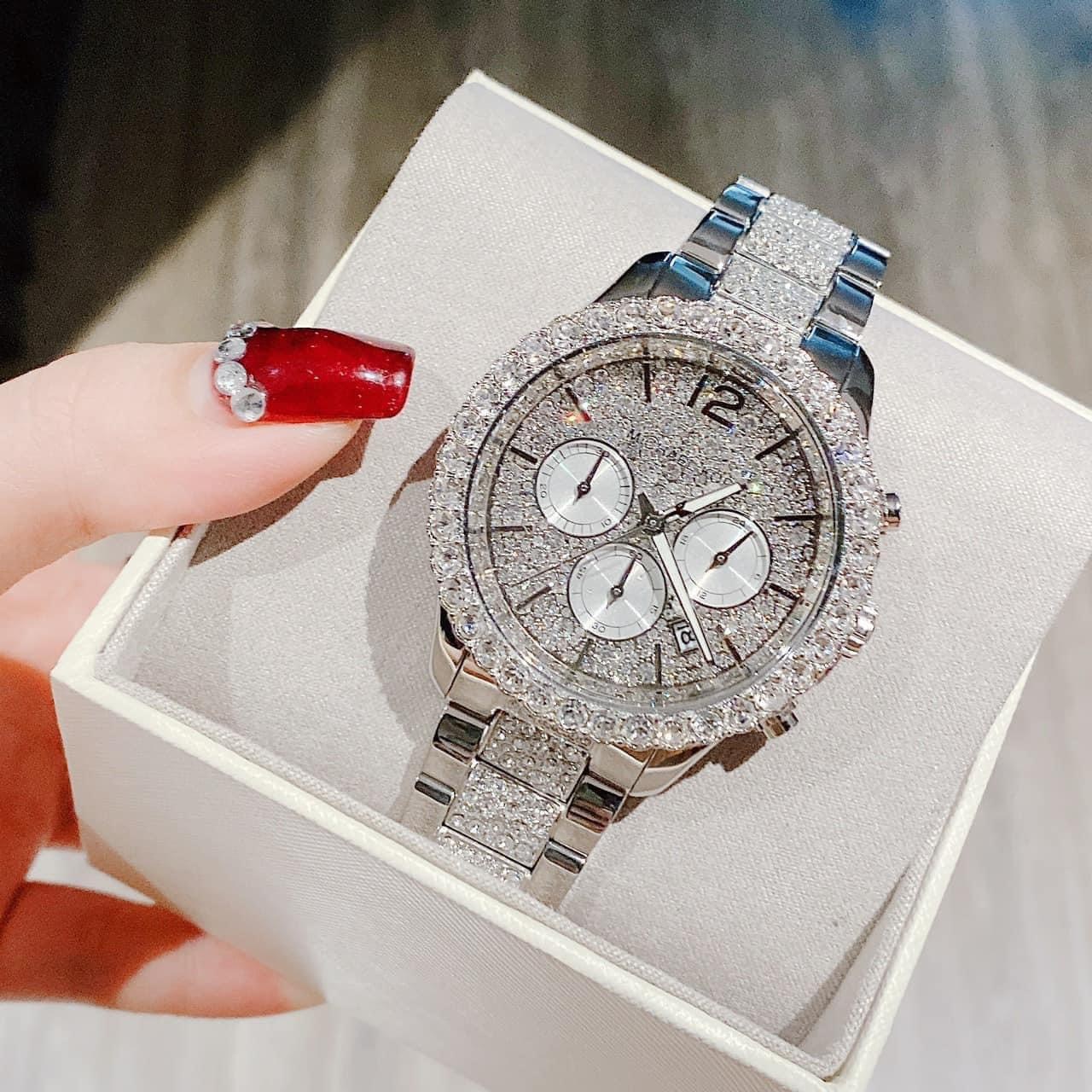 Đồng Hồ Michael Kors Layton |Nữ Giới |Silver |Full Đá |Dây Kim Loại |Máy Pin (Quartz) |Size 42mm |donghogiatot.vn