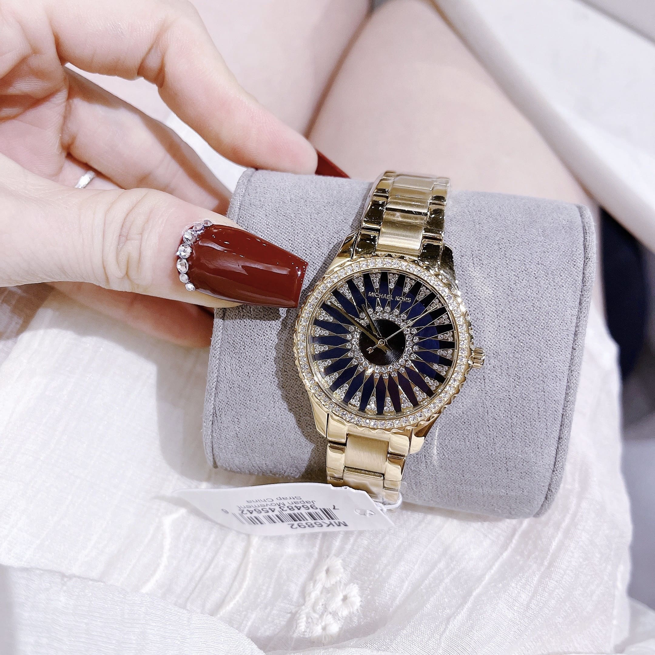 Đồng Hồ Michael Kors Layton |Nữ Giới |Vàng Gold |Mặt Đen |Dây Kim Loại |Máy Pin (Quartz) |Size 33mm |donghogiatot.vn