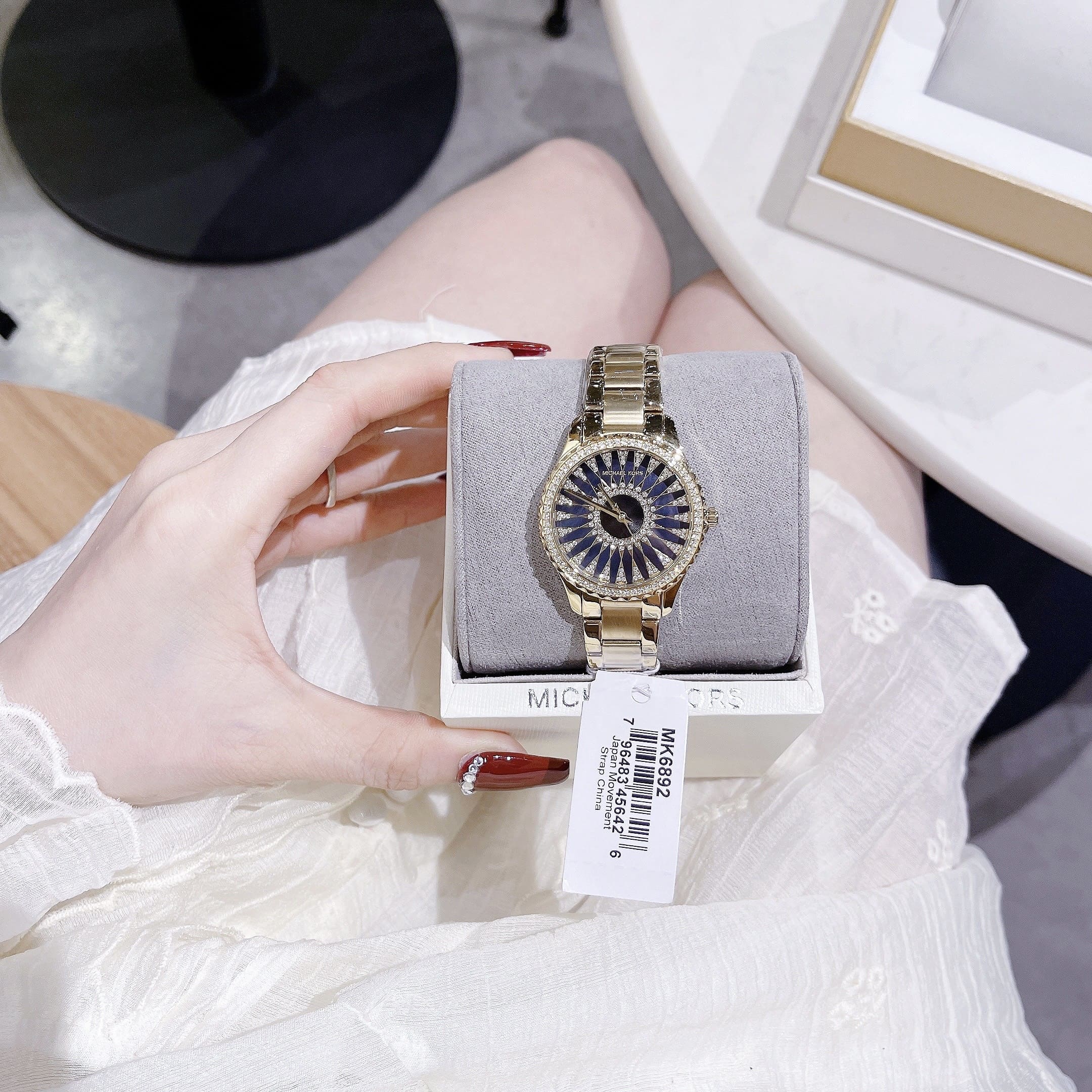 Đồng Hồ Michael Kors Layton |Nữ Giới |Vàng Gold |Mặt Đen |Dây Kim Loại |Máy Pin (Quartz) |Size 33mm |donghogiatot.vn