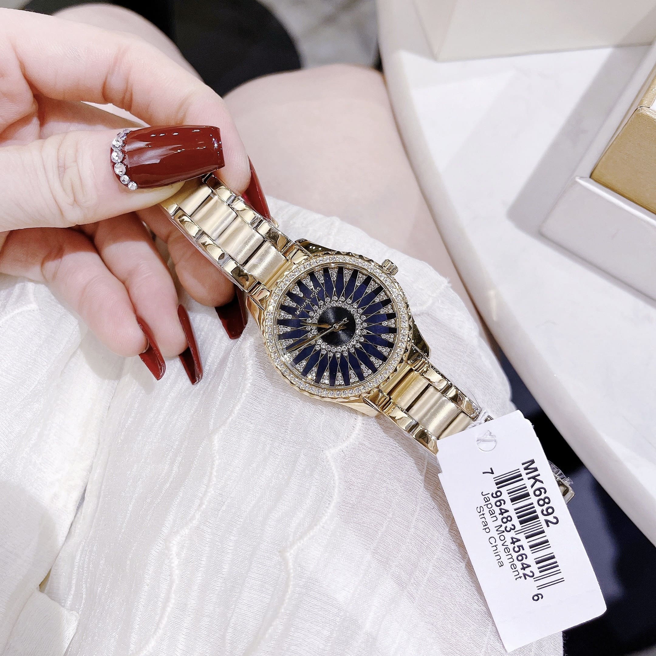 Đồng Hồ Michael Kors Layton |Nữ Giới |Vàng Gold |Mặt Đen |Dây Kim Loại |Máy Pin (Quartz) |Size 33mm |donghogiatot.vn