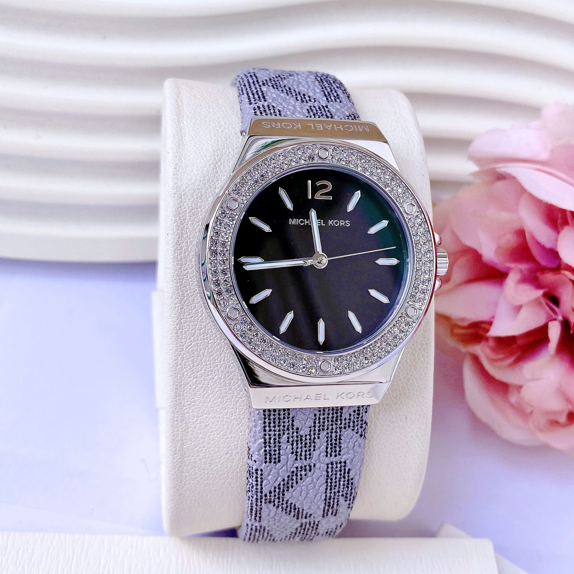 Đồng Hồ Michael Kors Lennox |Nữ Giới |Mặt Đen |Đính Đá |Dây Da In Logo |Máy Pin (Quartz) |Size 37mm |donghogiatot.vn