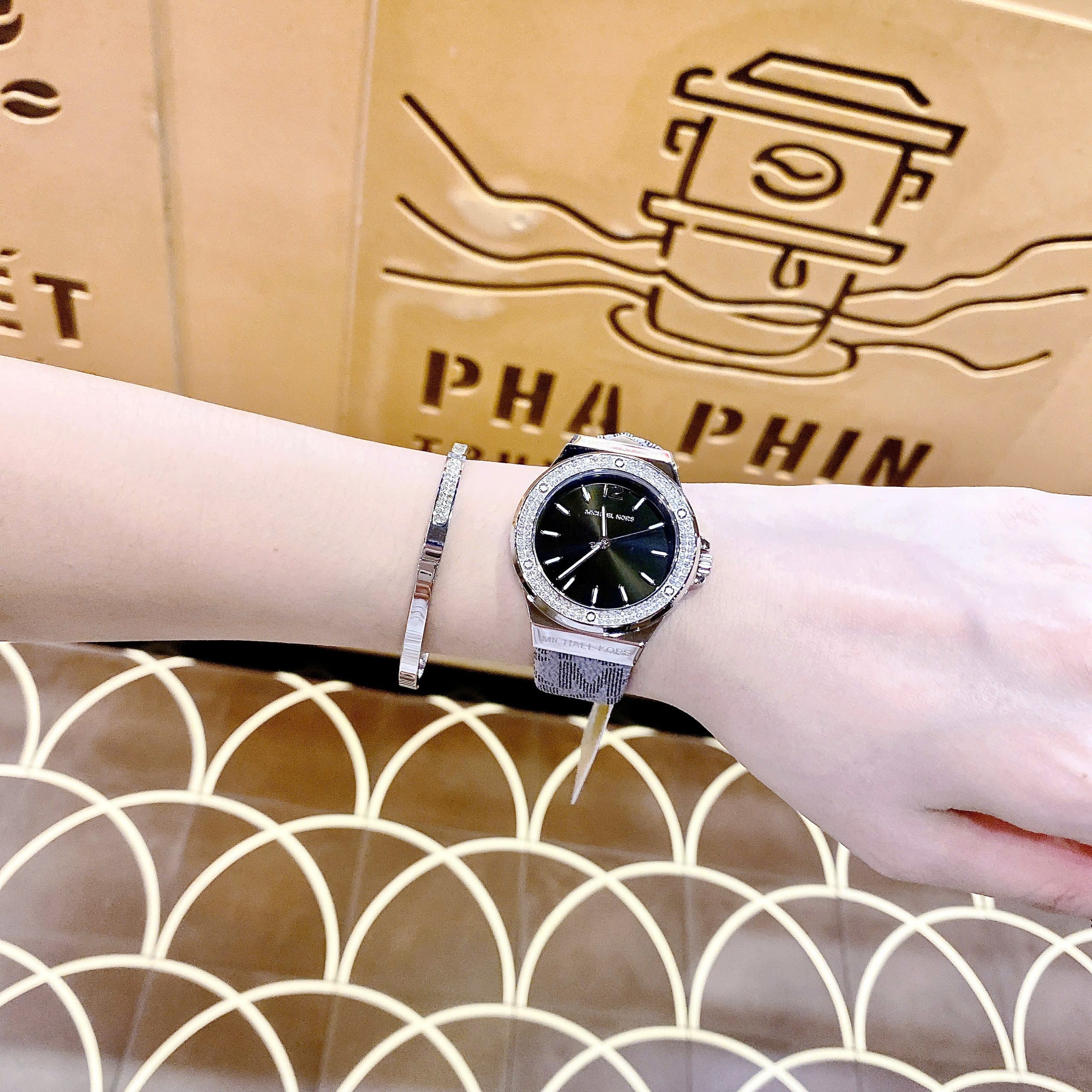 Đồng Hồ Michael Kors Lennox |Nữ Giới |Mặt Đen |Đính Đá |Dây Da In Logo |Máy Pin (Quartz) |Size 37mm |donghogiatot.vn