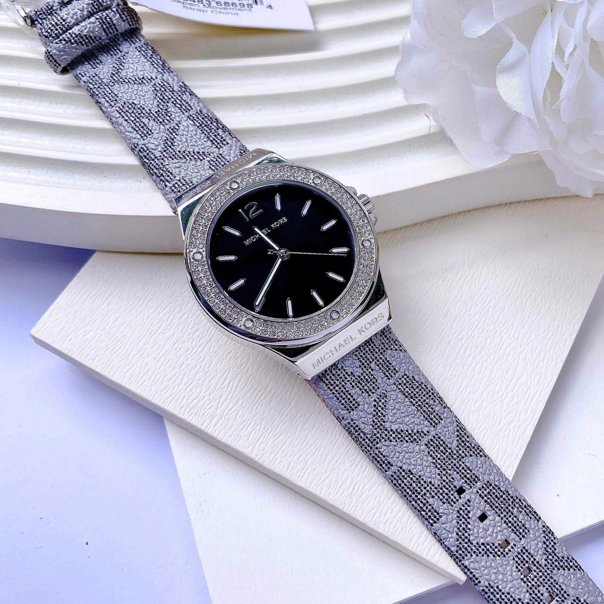 Đồng Hồ Michael Kors Lennox |Nữ Giới |Mặt Đen |Đính Đá |Dây Da In Logo |Máy Pin (Quartz) |Size 37mm |donghogiatot.vn