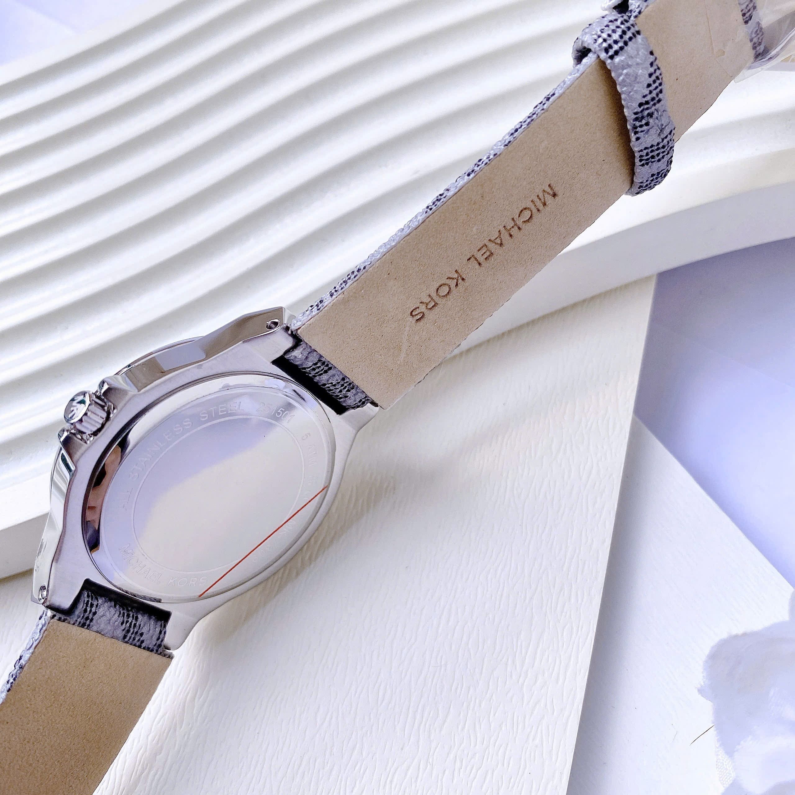 Đồng Hồ Michael Kors Lennox |Nữ Giới |Mặt Đen |Đính Đá |Dây Da In Logo |Máy Pin (Quartz) |Size 37mm |donghogiatot.vn