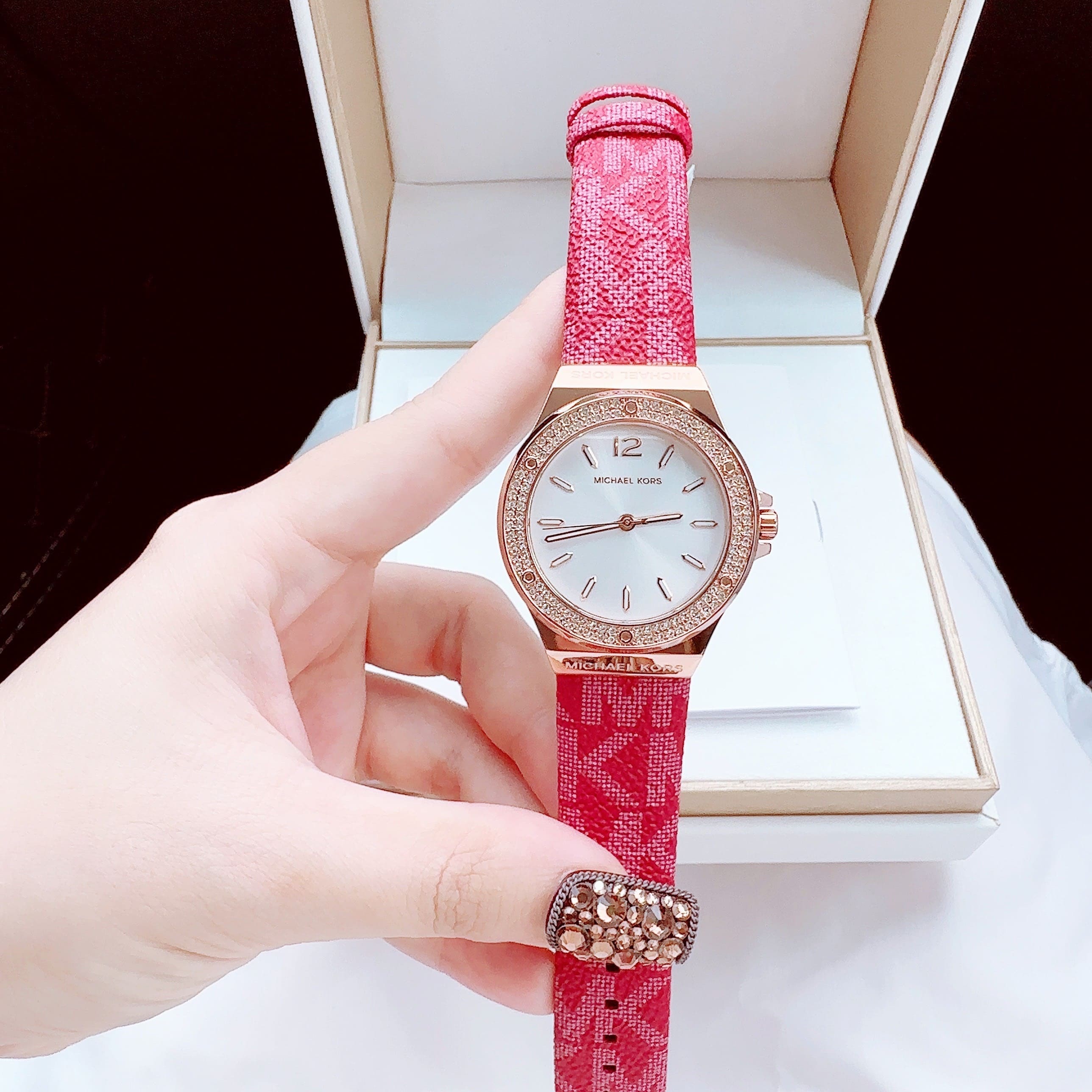 Đồng Hồ Michael Kors Lennox |Nữ Giới |Rose Gold |Dây Cao Su Đỏ |Máy Pin (Quartz) |Size 37mm |donghogiatot.vn