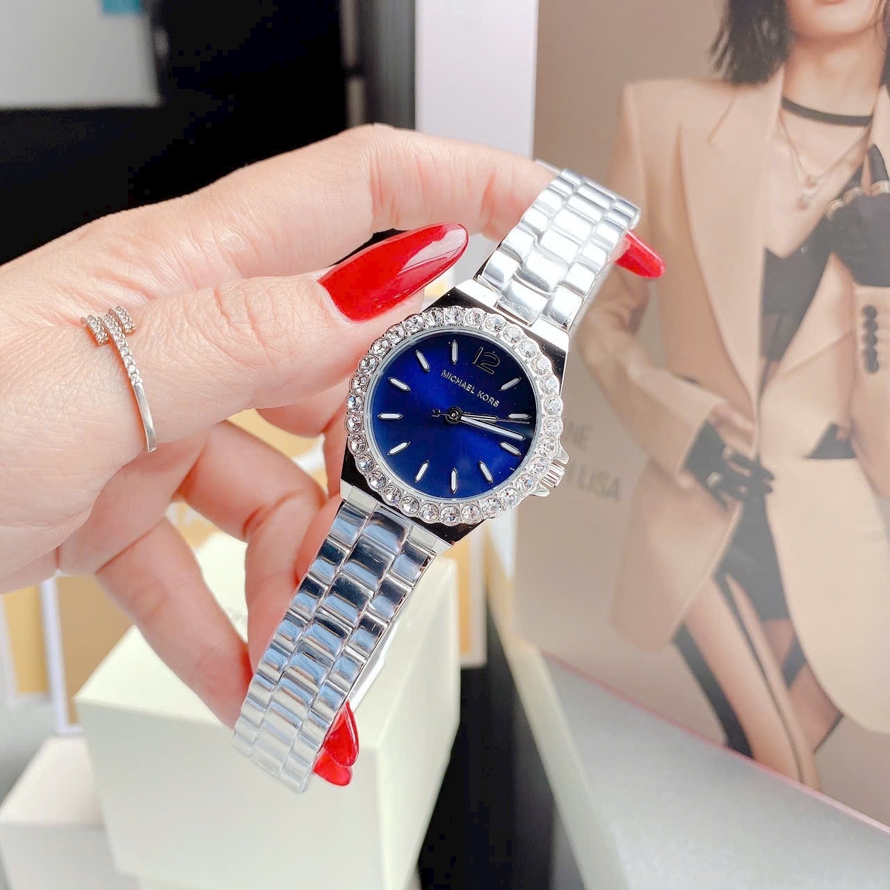 Đồng Hồ Michael Kors Lenox |Nữ Giới |Silver |Mặt Xanh Dương |Dây Kim Loại |Máy Pin (Quartz) |Size 30mm |donghogiatot.vn