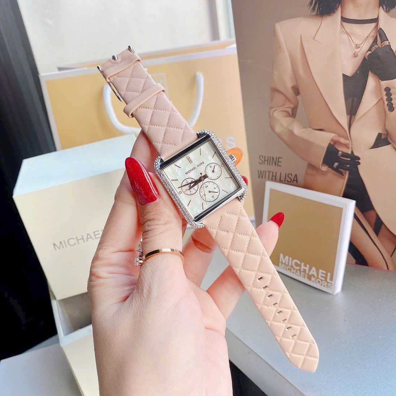 Đồng Hồ Michael Kors Mặt Vuông Đính Đá |Nữ Giới |Chronograph |Dây Da Hồng |Máy Pin (Quartz) |Size 32x32mm |donghogiatot.vn