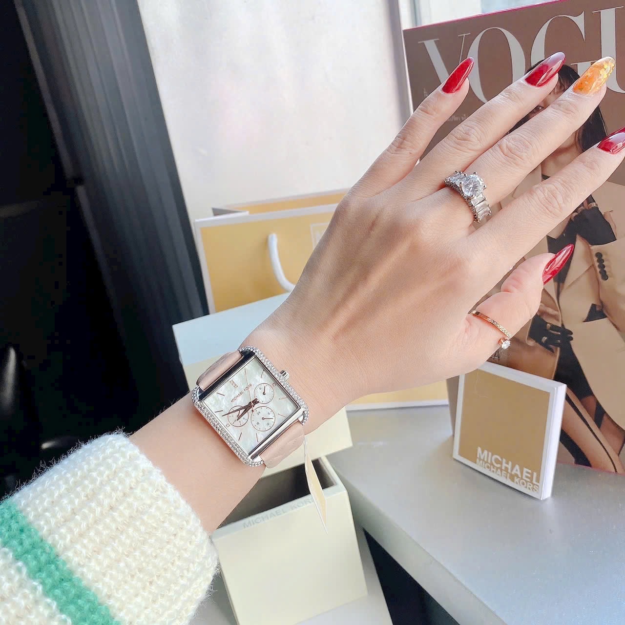 Đồng Hồ Michael Kors Mặt Vuông Đính Đá |Nữ Giới |Chronograph |Dây Da Hồng |Máy Pin (Quartz) |Size 32x32mm |donghogiatot.vn