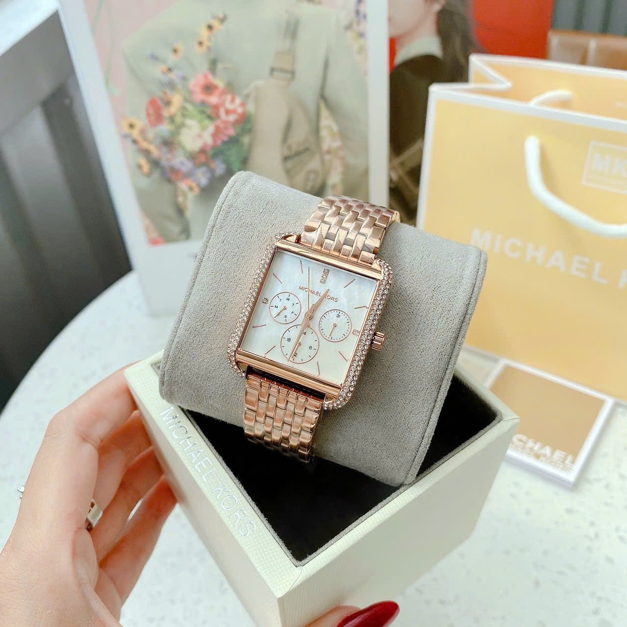 Đồng Hồ Michael Kors Mặt Vuông |Nữ Giới |Đính Đá |Dây Kim Loại Rose Gold |Máy Pin (Quartz) |Size 39mm |donghogiatot.vn