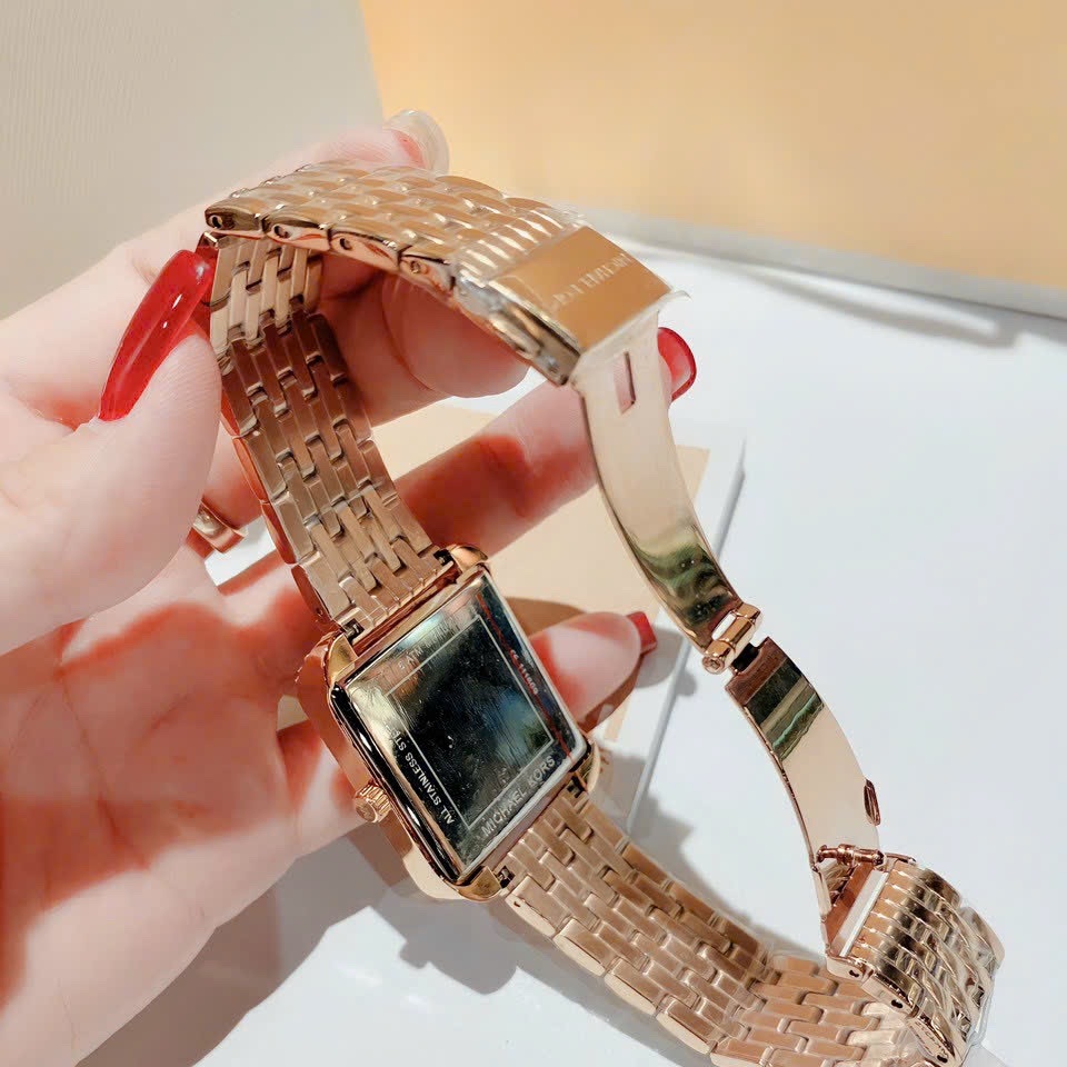Đồng Hồ Michael Kors Mặt Vuông |Nữ Giới |Đính Đá |Dây Kim Loại Rose Gold |Máy Pin (Quartz) |Size 39mm |donghogiatot.vn