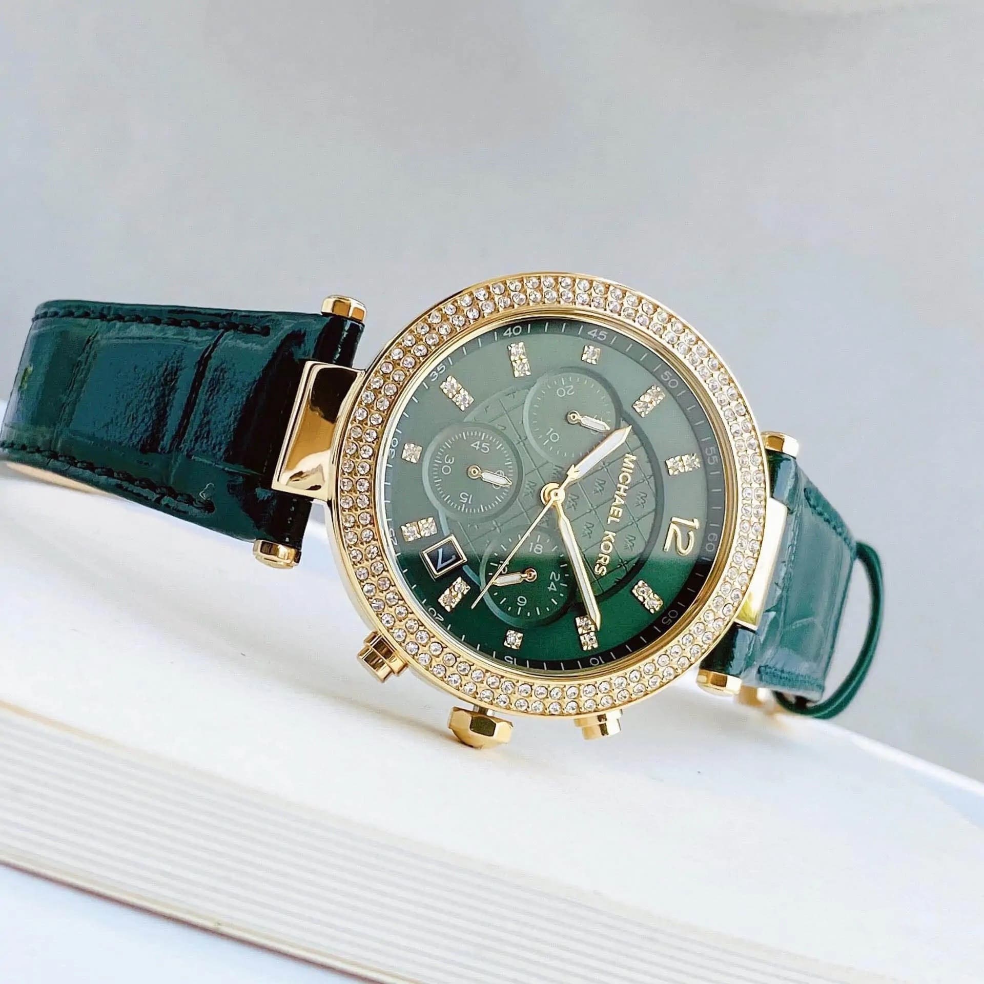 Đồng Hồ Micheal Kors Parker 6 Kim |Nữ Giới |Đính Đá |Dây Da Xanh Lá |Máy Pin (Quartz) |Size 39mm |donghogiatot.vn