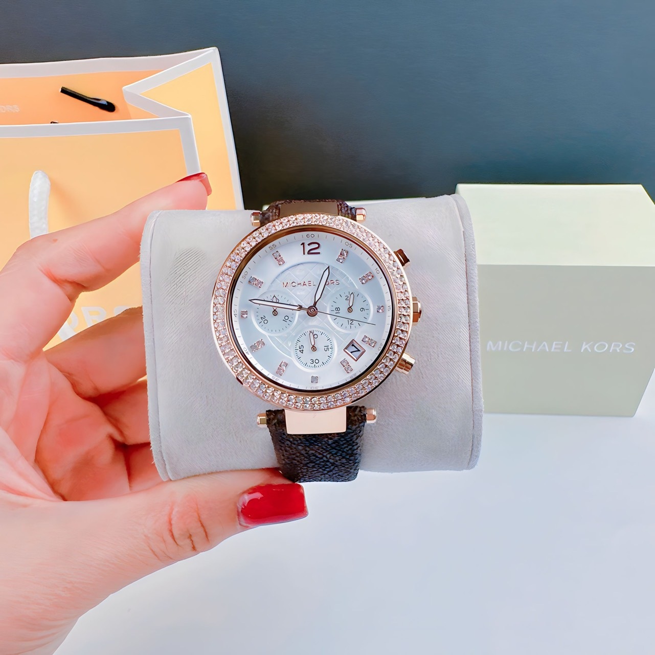 Đồng Hồ Michael Kors Parker Chronograph |Nữ Giới |Rose Gold |Dây Da Nâu |Máy Pin (Quartz) |Size 39mm |donghogiatot.vn