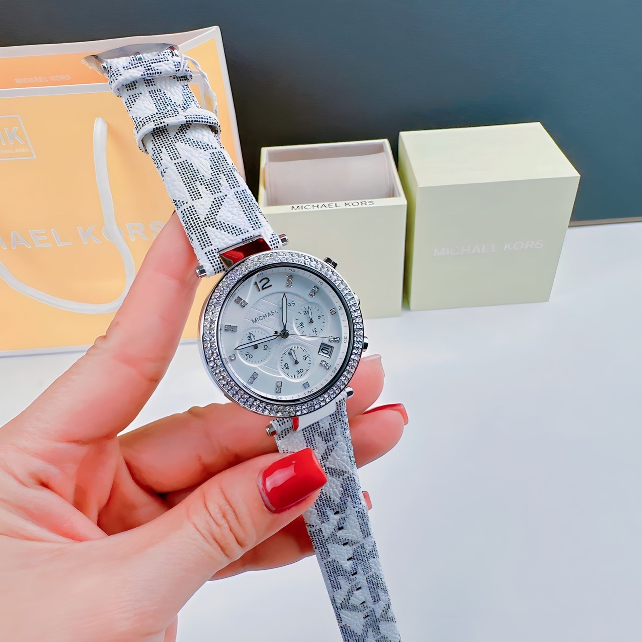 Đồng Hồ Michael Kors Parker Chronograph |Nữ Giới |Silver |Dây Da Trắng |Máy Pin (Quartz) |Size 39mm |donghogiatot.vn