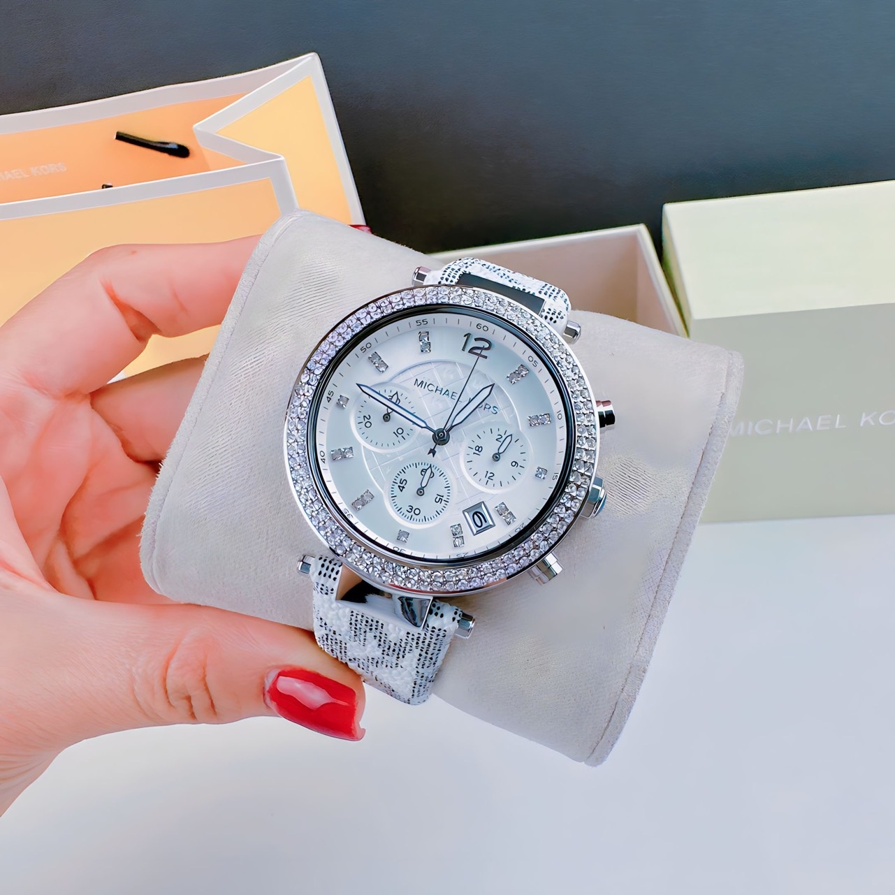 Đồng Hồ Michael Kors Parker Chronograph |Nữ Giới |Silver |Dây Da Trắng |Máy Pin (Quartz) |Size 39mm |donghogiatot.vn