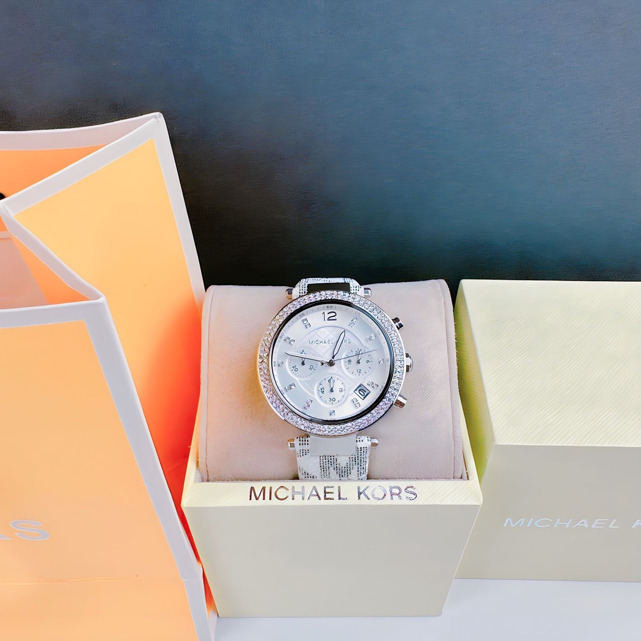 Đồng Hồ Michael Kors Parker Chronograph |Nữ Giới |Silver |Dây Da Trắng |Máy Pin (Quartz) |Size 39mm |donghogiatot.vn