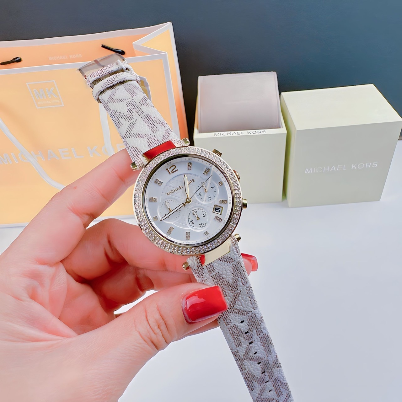 Đồng Hồ Michael Kors Parker Chronograph |Nữ Giới |Vàng Gold |Dây Da Trắng |Máy Pin (Quartz) |Size 39mm |donghogiatot.vn