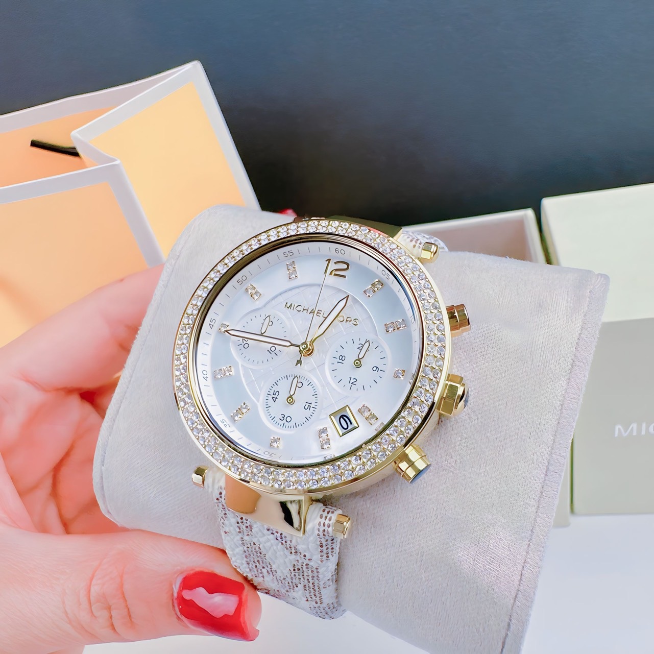 Đồng Hồ Michael Kors Parker Chronograph |Nữ Giới |Vàng Gold |Dây Da Trắng |Máy Pin (Quartz) |Size 39mm |donghogiatot.vn