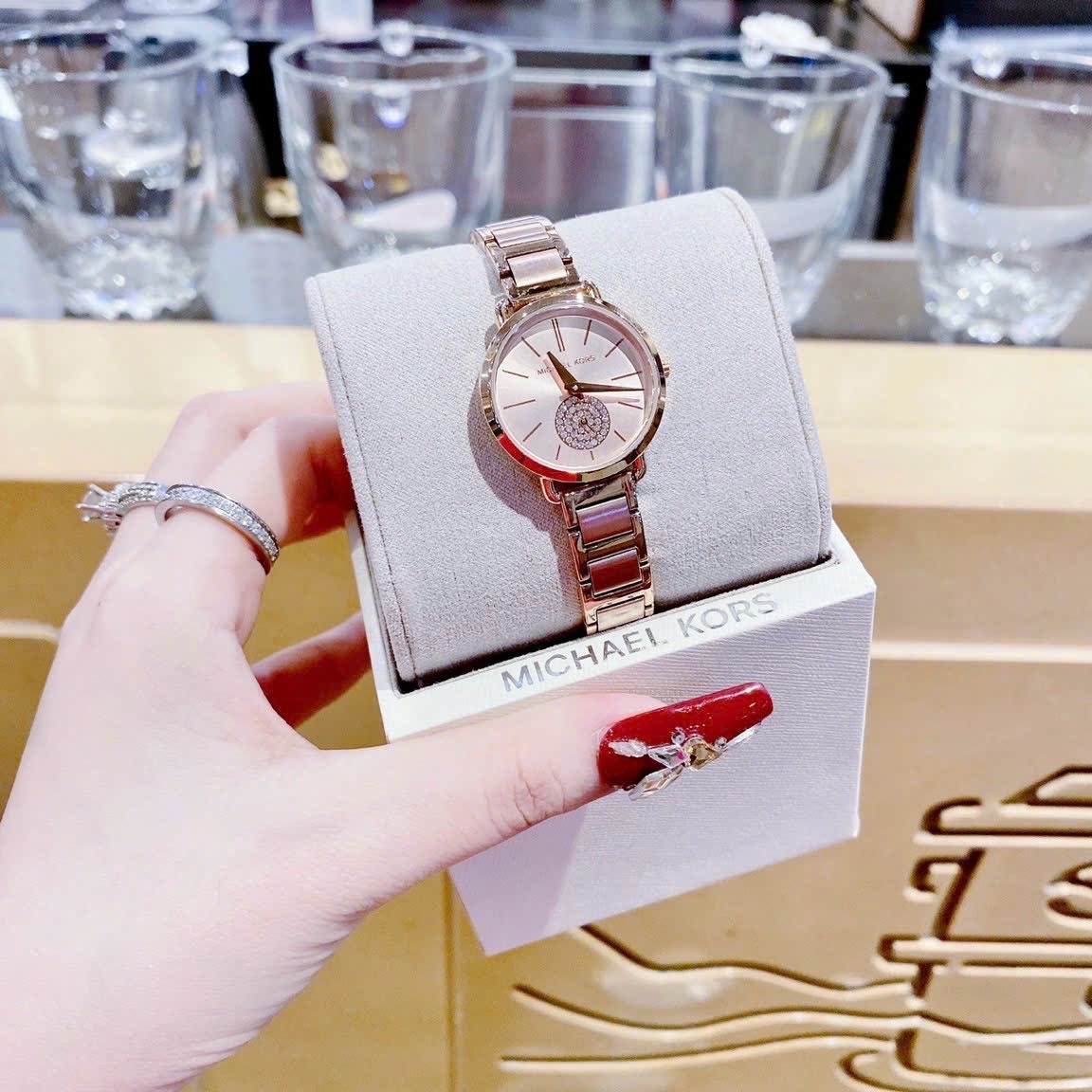 Đồng Hồ Michael Kors Portia |Nữ Giới |Mặt Đính Đá |Dây Kim Loại Rose Gold |Máy Pin (Quartz) |Size 28mm |donghogiatot.vn