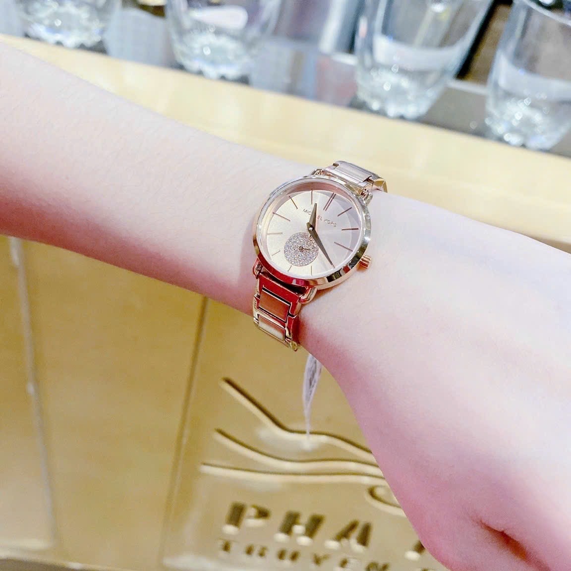 Đồng Hồ Michael Kors Portia |Nữ Giới |Mặt Đính Đá |Dây Kim Loại Rose Gold |Máy Pin (Quartz) |Size 28mm |donghogiatot.vn