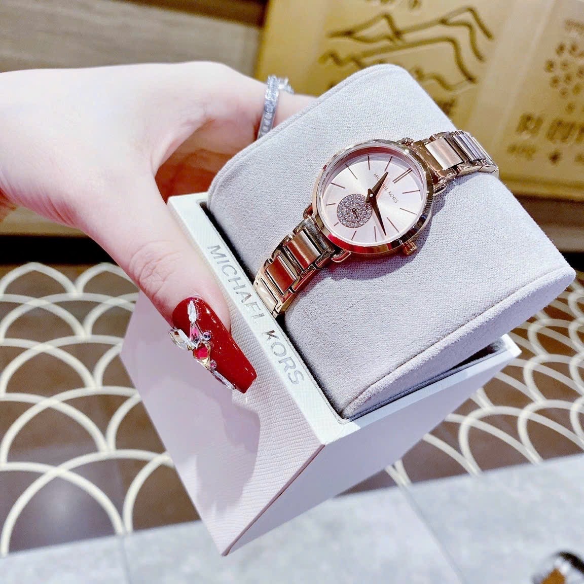 Đồng Hồ Michael Kors Portia |Nữ Giới |Mặt Đính Đá |Dây Kim Loại Rose Gold |Máy Pin (Quartz) |Size 28mm |donghogiatot.vn