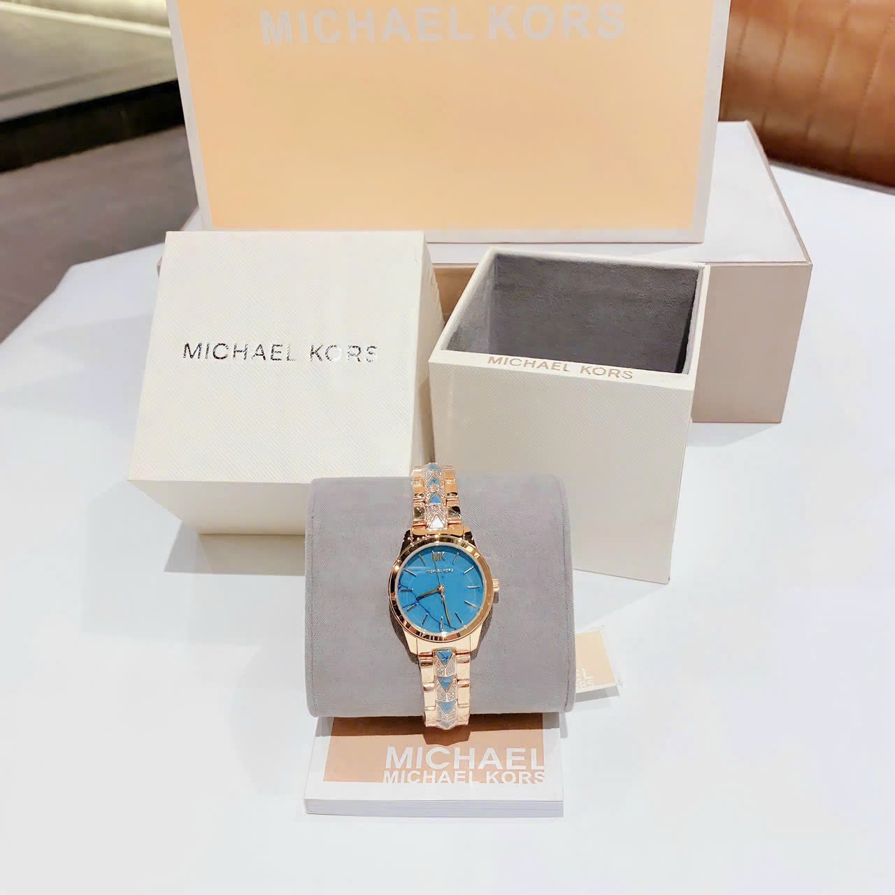 Đồng Hồ Michael Kors Runway Mercer |Nữ Giới |Mặt Xanh |Dây Kim Loại |Máy Pin (Quartz) |Size 28mm |donghogiatot.vn
