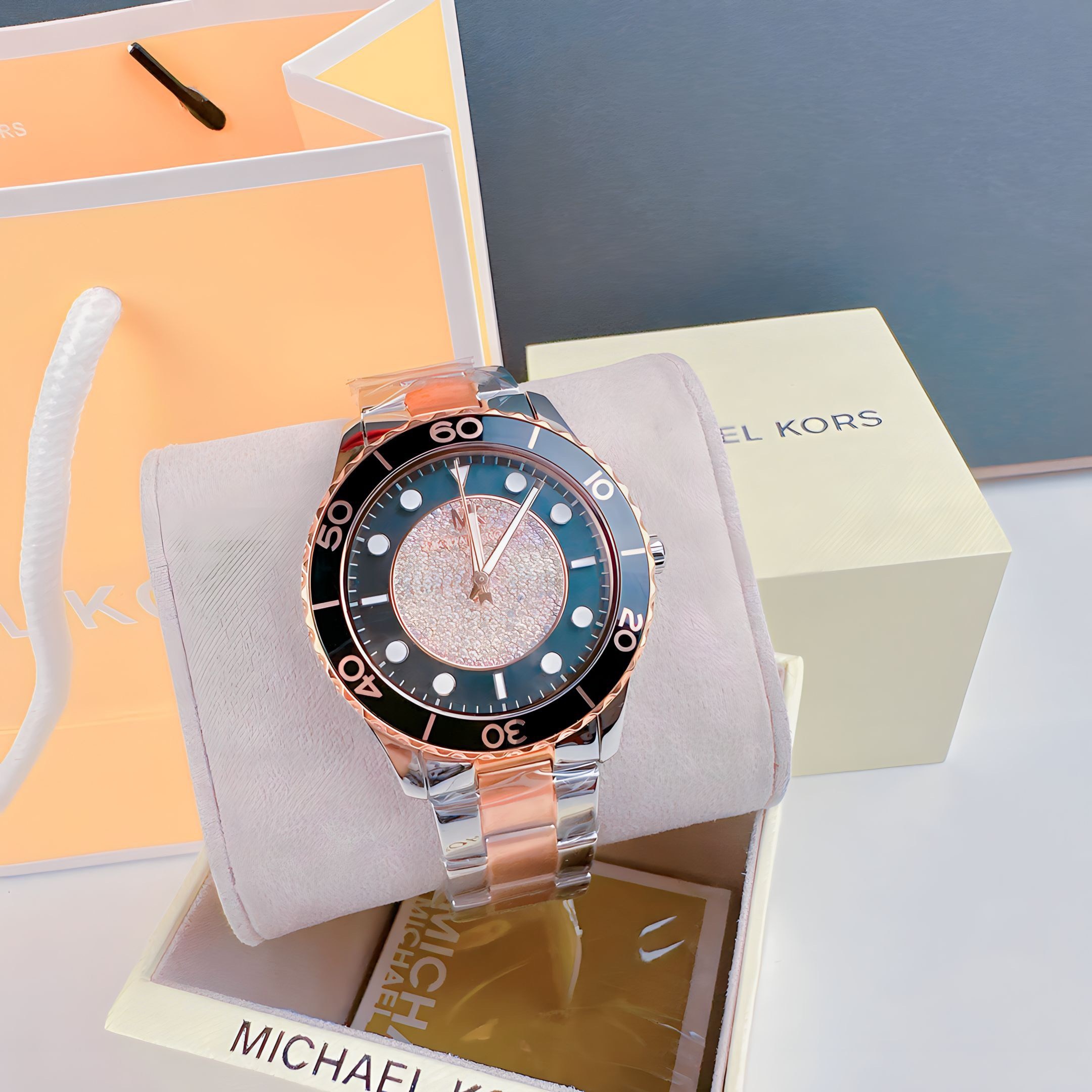 Đồng Hồ Michael Kors Runway |Nữ Giới |Mặt Đen |Dây Kim Loại Demi Rose Gold |Máy Pin (Quartz) |Size 40mm |donghogiatot.vn