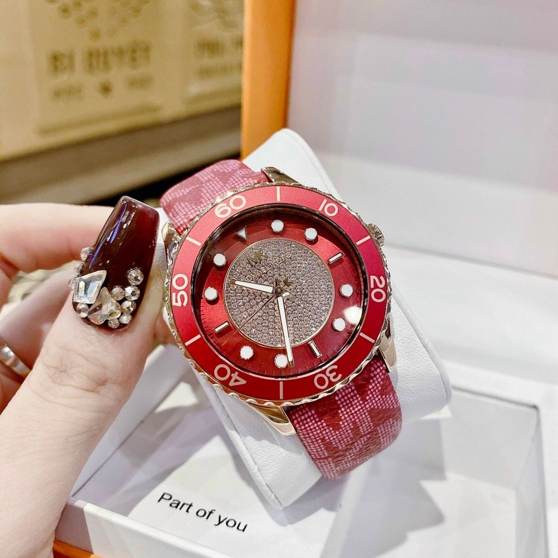 Đồng Hồ Michael Kors Runway |Nữ Giới |Mặt Tròn |Dây Da Đỏ |Máy Pin (Quartz) |Size 40mm |donghogiatot.vn