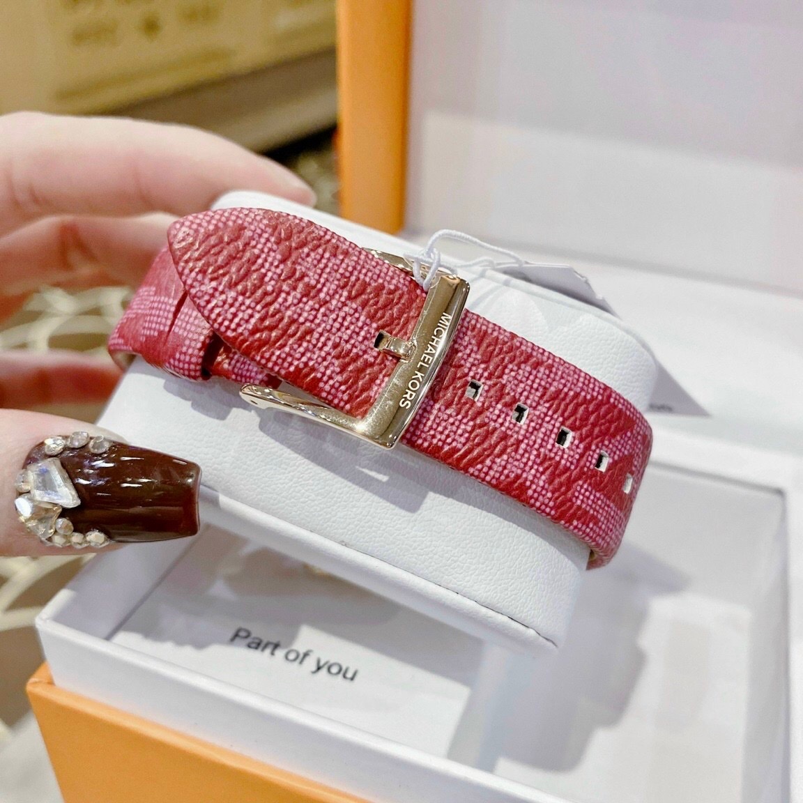 Đồng Hồ Michael Kors Runway |Nữ Giới |Mặt Tròn |Dây Da Đỏ |Máy Pin (Quartz) |Size 40mm |donghogiatot.vn