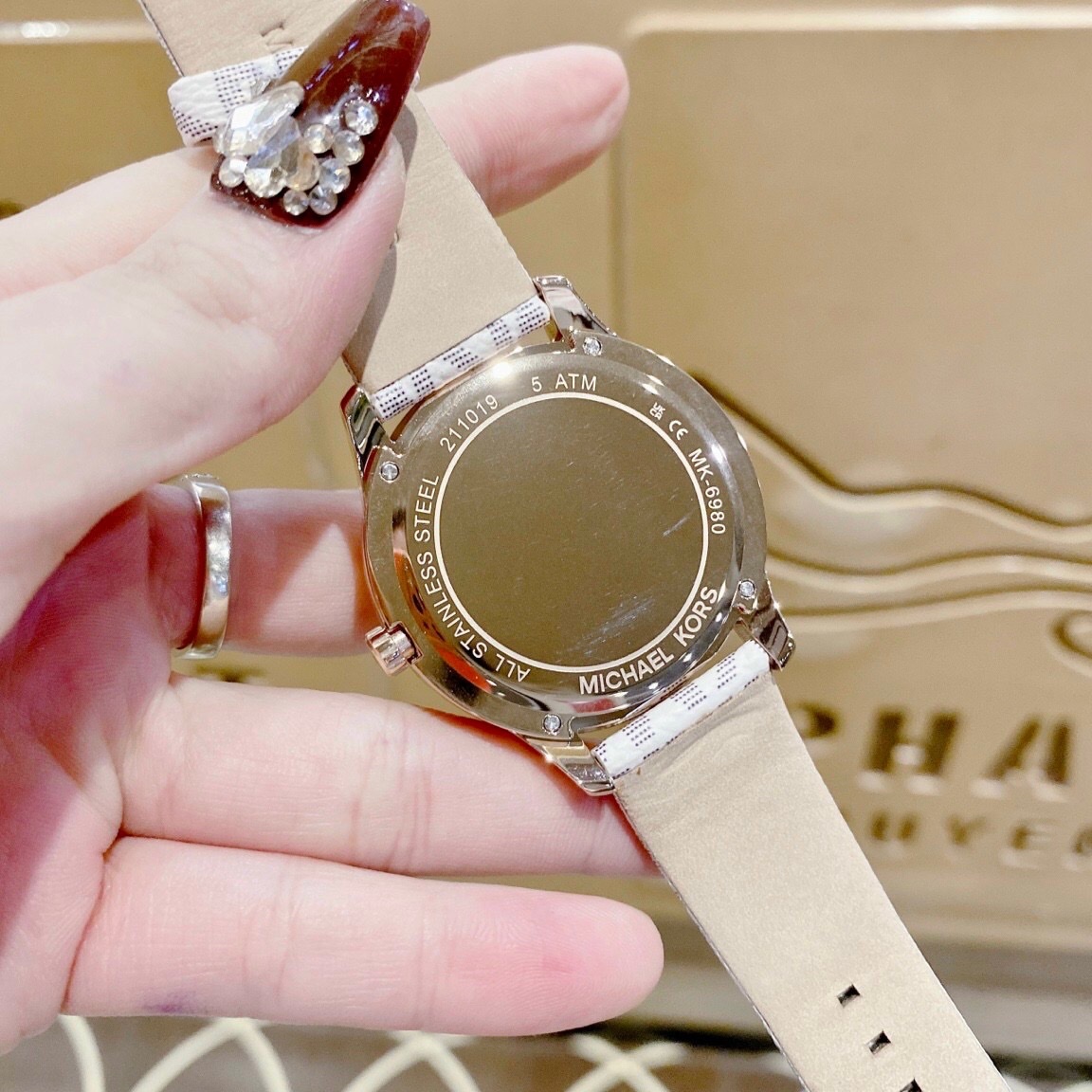 Đồng Hồ Michael Kors Runway |Nữ Giới |Rose Gold |Dây Da Trắng |Máy Pin (Quartz) |Size 40mm |donghogiatot.vn