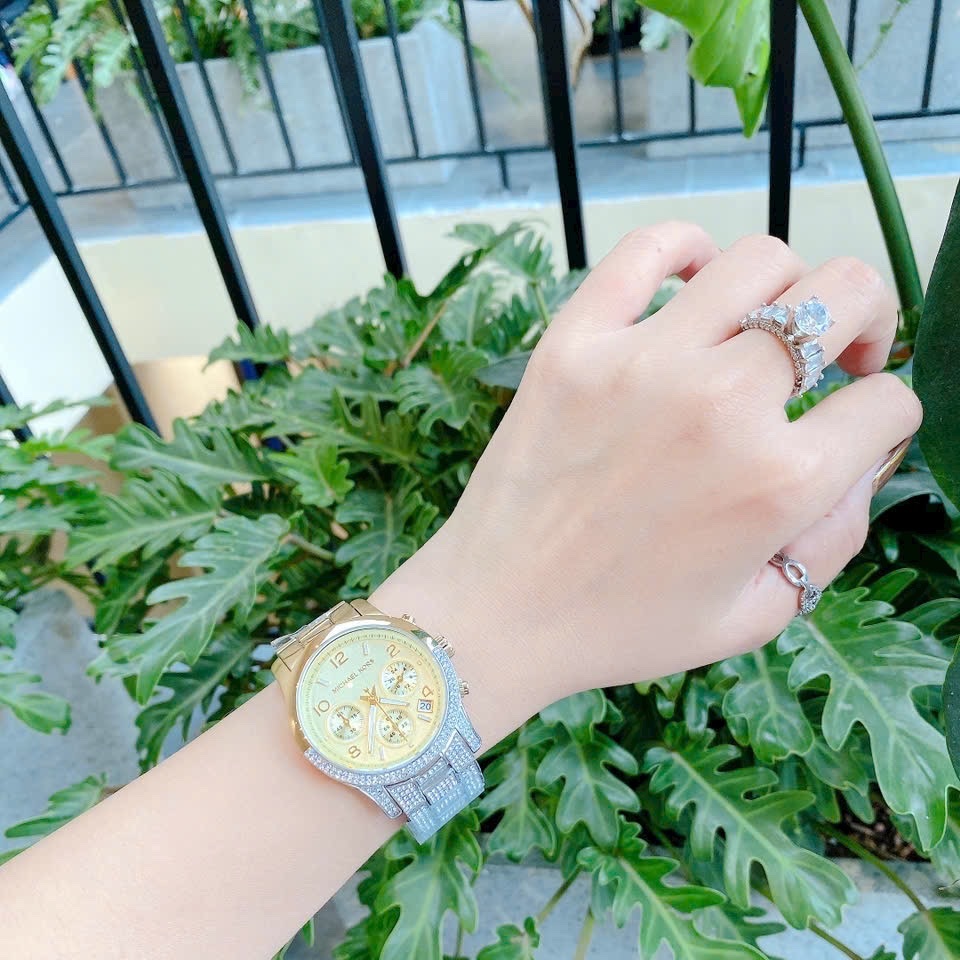 Đồng Hồ Michael Kors Runway Pave |Unisex |Đính Đá |Dây Kim Loại Vàng Gold |Máy Pin (Quartz) |Size 38mm |donghogiatot.vn