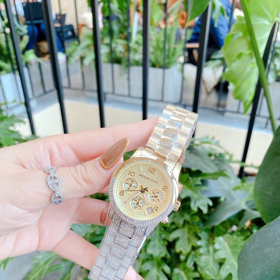 Đồng Hồ Michael Kors Runway Pave |Unisex |Đính Đá |Dây Kim Loại Vàng Gold |Máy Pin (Quartz) |Size 38mm |donghogiatot.vn