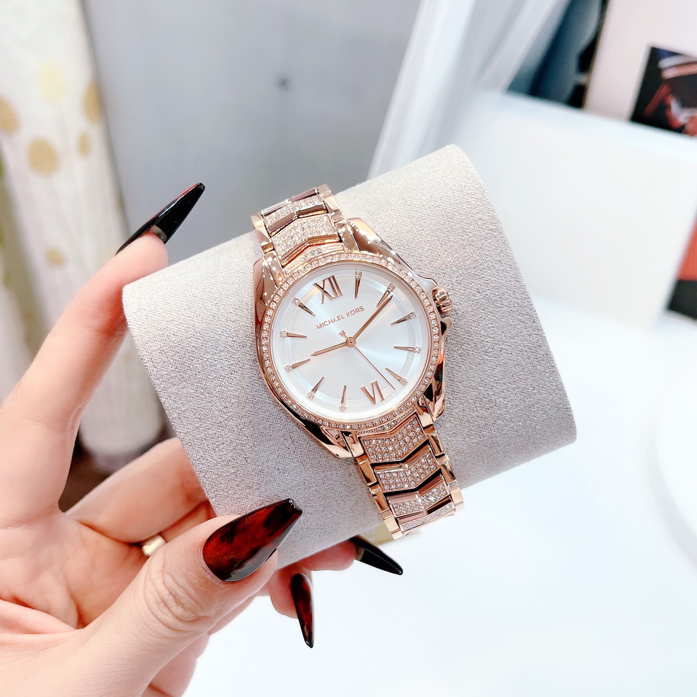 Đồng Hồ Michael Kors Whitney |Nữ Giới |Rose Gold |Đính Đá |Dây Kim Loại |Máy Pin (Quartz) |Size 38mm |donghogiatot.vn