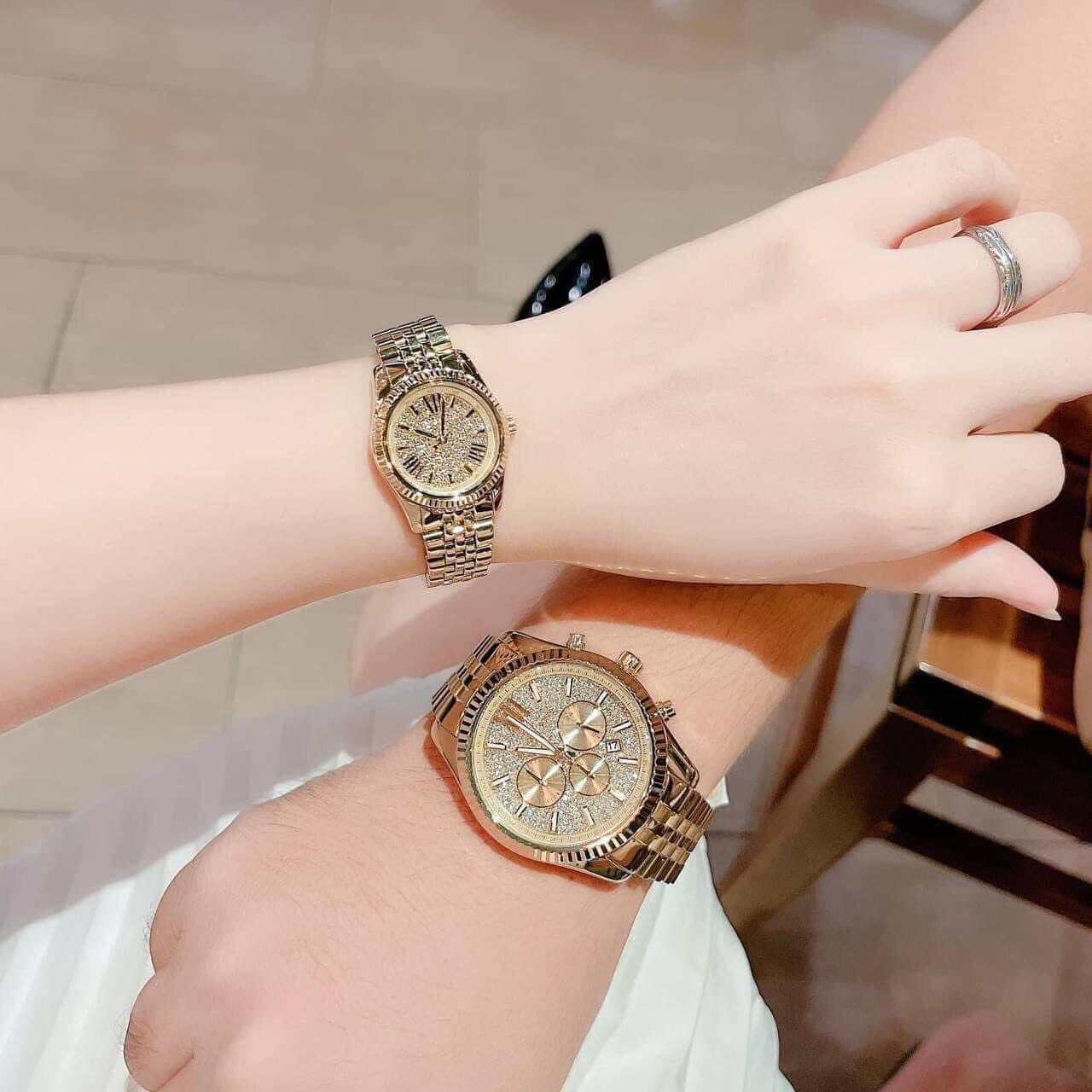 Đồng Hồ Michael Kors Lexington |Cặp Đôi |Mặt Full Đá |Dây Kim Loại Vàng Gold |Máy Pin (Quartz) |Size 44x22mm |donghogiatot.vn