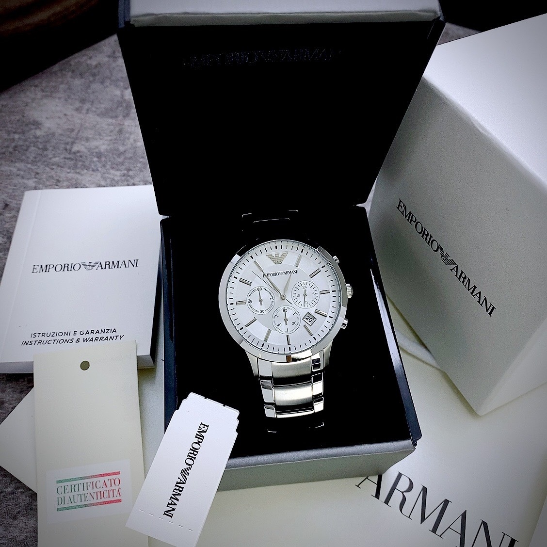 Đồng Hồ Emporio Armani Mặt Tròn Mặt Trắng |Nam Giới |Dây Kim Loại |Máy Pin (Quartz) |Size 42mm |Donghogiatot.vn