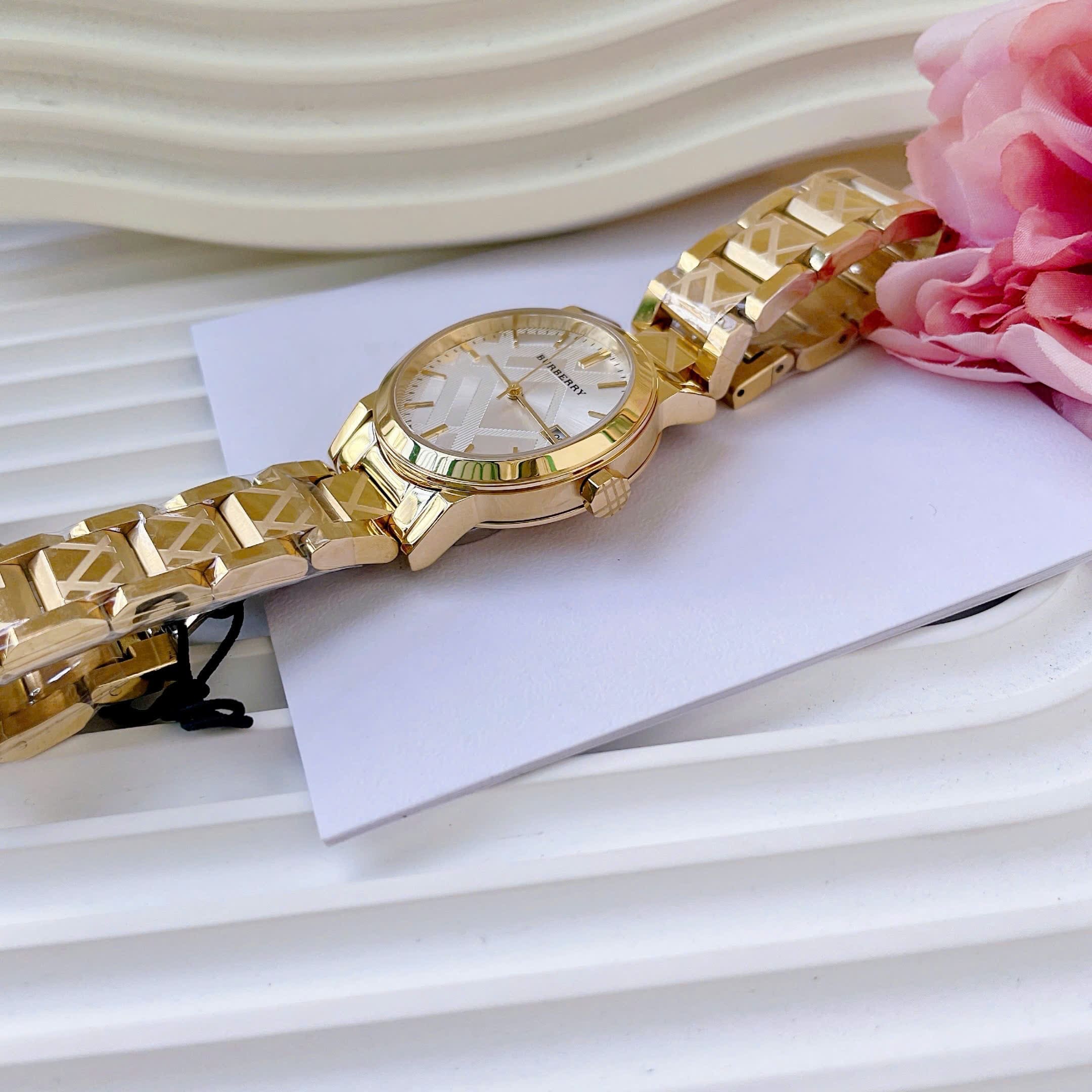 Đồng Hồ Burberry The City |Nữ Giới |Mặt Trắng |Dây Kim Loại Vàng Gold |Máy Pin (Quartz) |Size 34mm |donghogiatot.vn