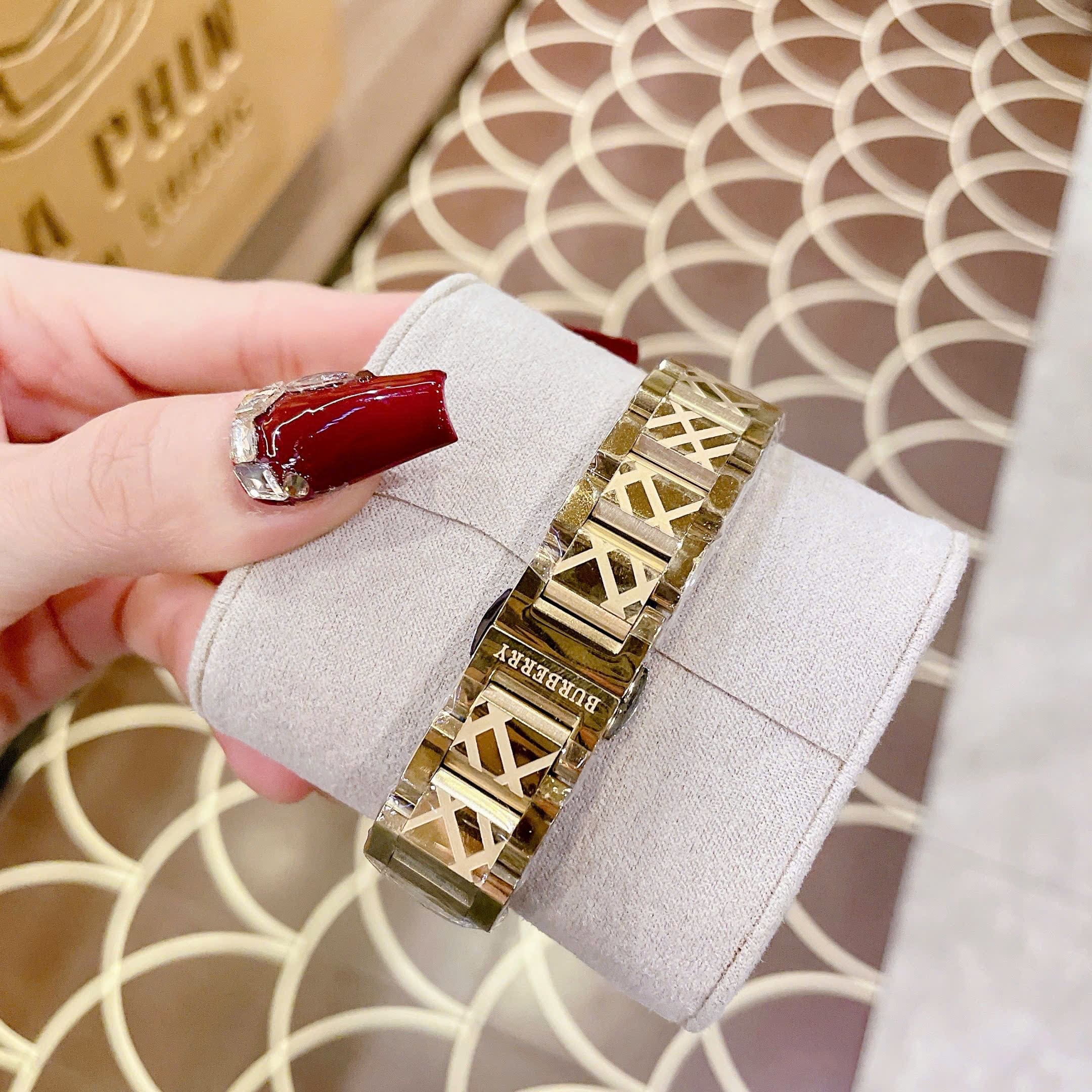 Đồng Hồ Burberry The City |Nữ Giới |Mặt Trắng |Dây Kim Loại Vàng Gold |Máy Pin (Quartz) |Size 34mm |donghogiatot.vn