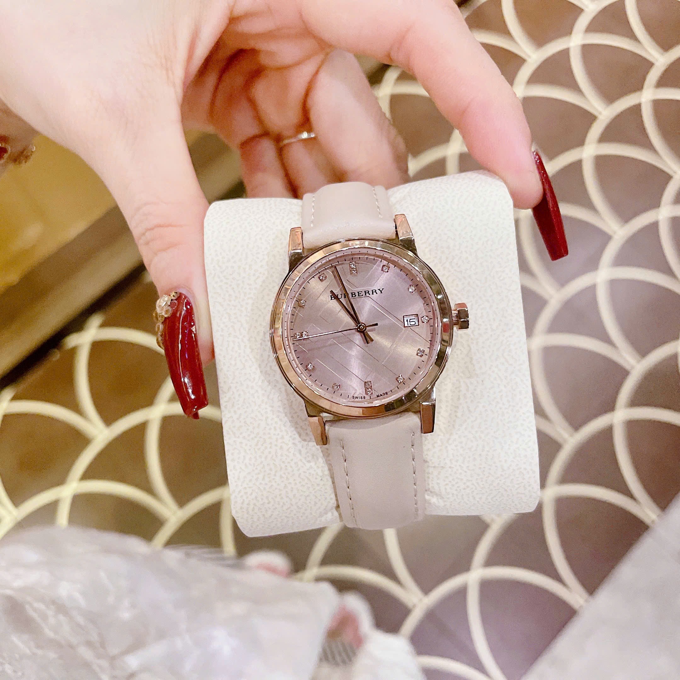 Đồng Hồ Burberry The City |Nữ Giới |Rose Gold |Đính Đá |Dây Da Nude |Máy Pin (Quartz) |Size 34mm |donghogiatot.vn