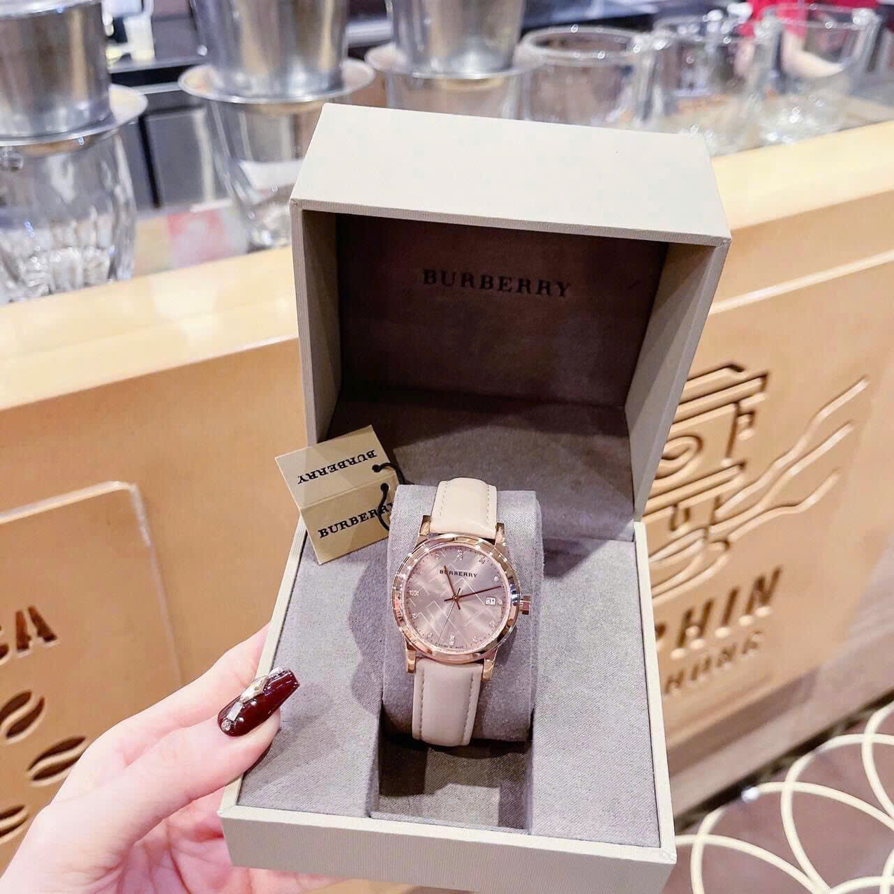 Đồng Hồ Burberry The City |Nữ Giới |Rose Gold |Đính Đá |Dây Da Nude |Máy Pin (Quartz) |Size 34mm |donghogiatot.vn