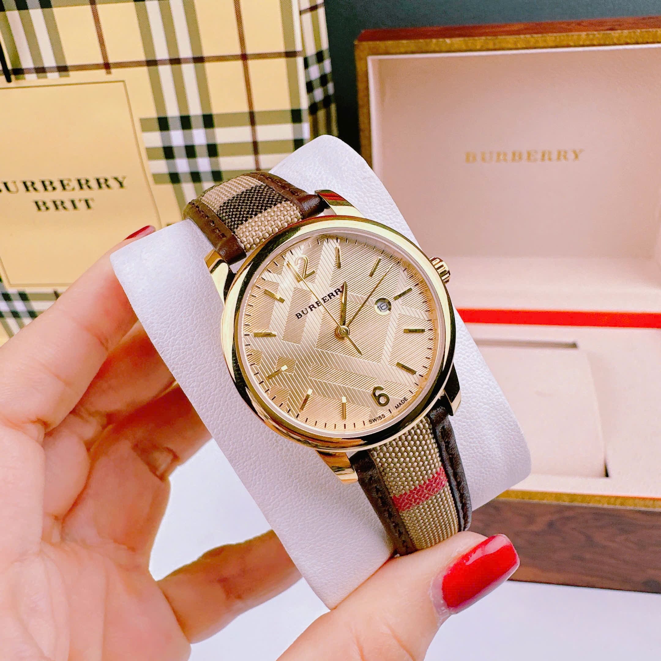 Đồng Hồ Burberry The Classic Round |Nữ Giới |Vàng Gold |Dây Vải Bọc Da Nâu |Máy Pin (Quartz) |Size 32mm |donghogiatot.vn