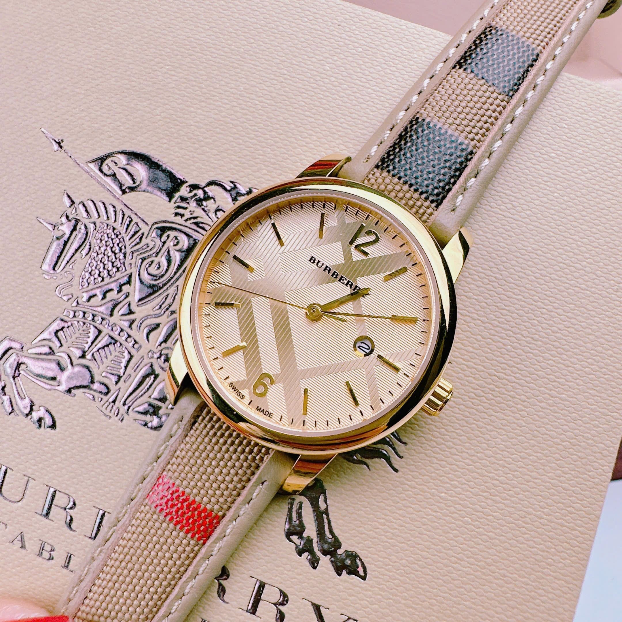 Đồng Hồ Burberry The Classic Round |Nữ Giới |Vàng Gold |Dây Vải Bọc Da Nude |Máy Pin (Quartz) |Size 32mm |donghogiatot.vn