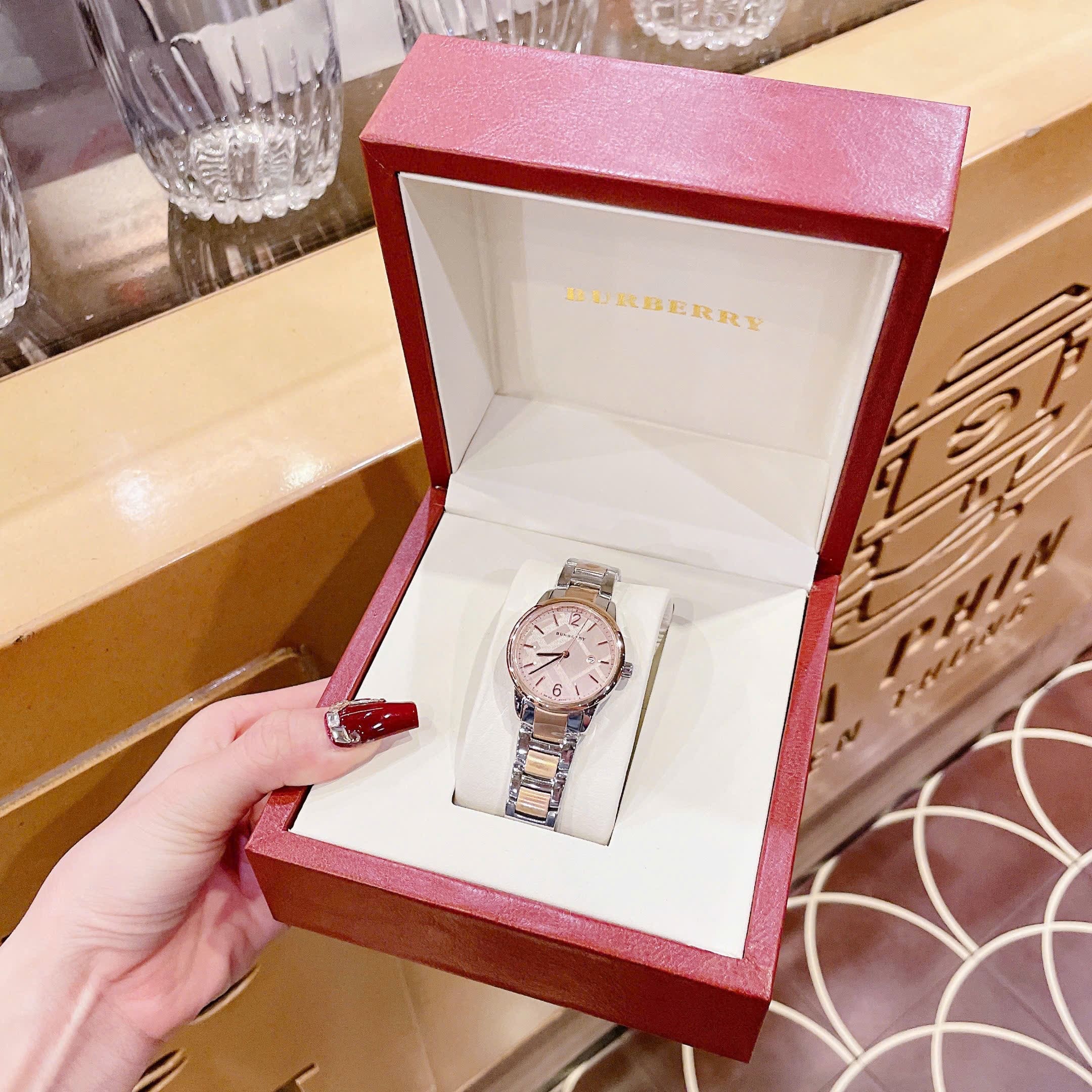 Đồng Hồ Burberry The Classic Round |Nữ Giới |Dây Kim Loại Demi Rose Gold |Máy Pin (Quartz) |Size 32mm |donghogiatot.vn