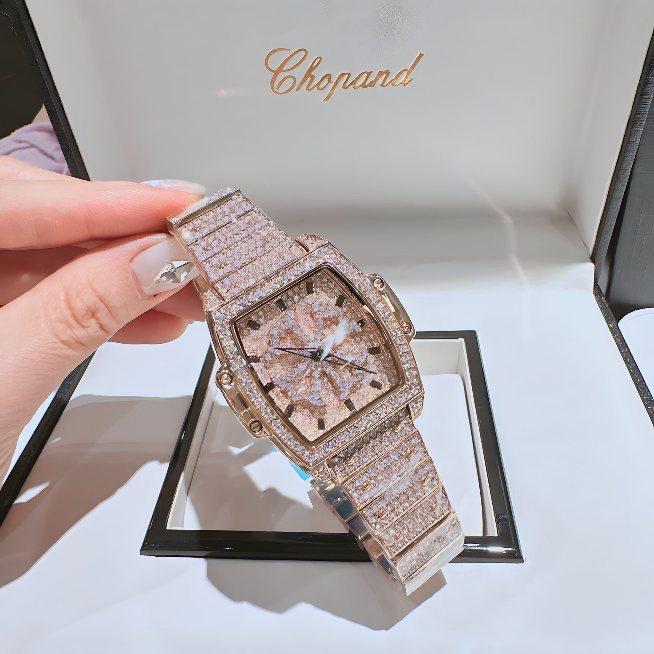 Đồng Hồ Chopard Mặt Xoay |Nữ Giới |Full Đá Rose Gold |Mặt Chữ Nhật |Máy Pin (Quartz) |Donghogiatot.vn