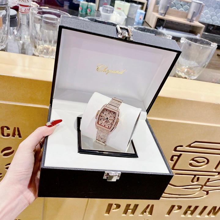 Đồng Hồ Chopard Mặt Xoay |Nữ Giới |Full Đá Rose Gold |Mặt Chữ Nhật |Máy Pin (Quartz) |Donghogiatot.vn