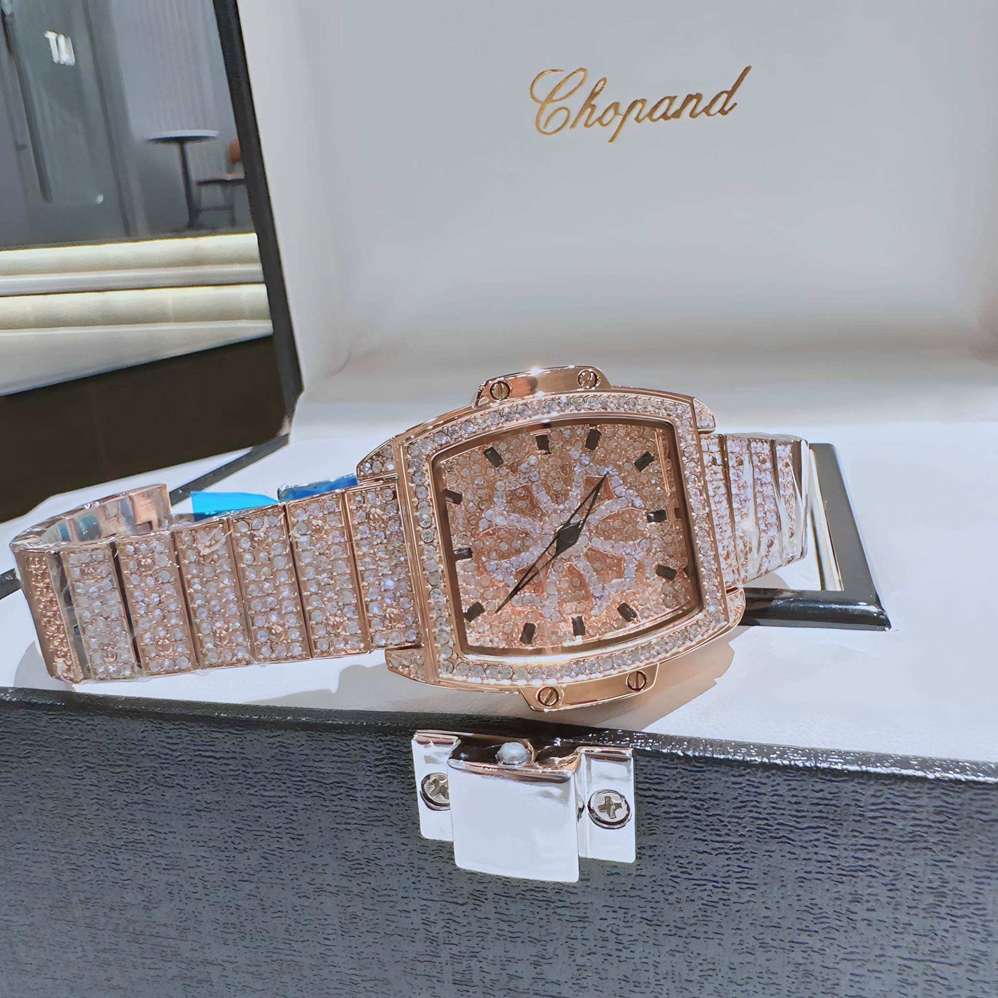 Đồng Hồ Chopard Mặt Xoay |Nữ Giới |Full Đá Rose Gold |Mặt Chữ Nhật |Máy Pin (Quartz) |Donghogiatot.vn