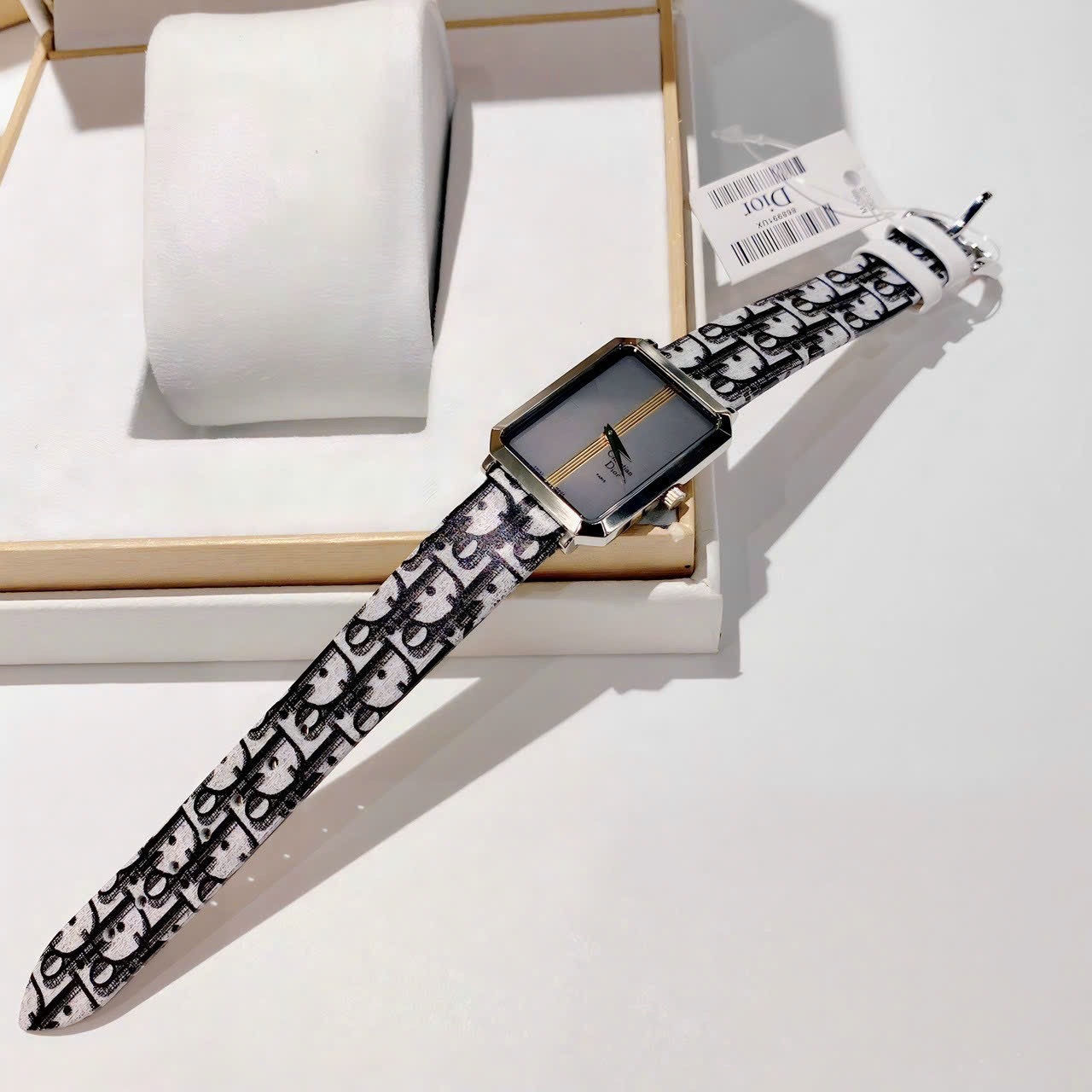 Đồng Hồ Dior Malice Xám |Nữ Giới |Dây Da Logo |Mặt Chữ Nhật |Máy Pin (Quartz) |Donghogiatot.vn