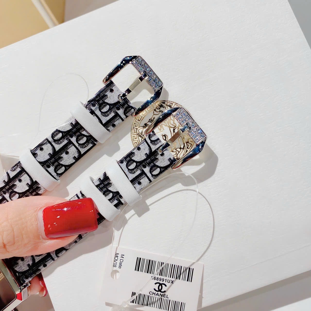 Đồng Hồ Dior Malice Xám |Nữ Giới |Dây Da Logo |Mặt Chữ Nhật |Máy Pin (Quartz) |Donghogiatot.vn