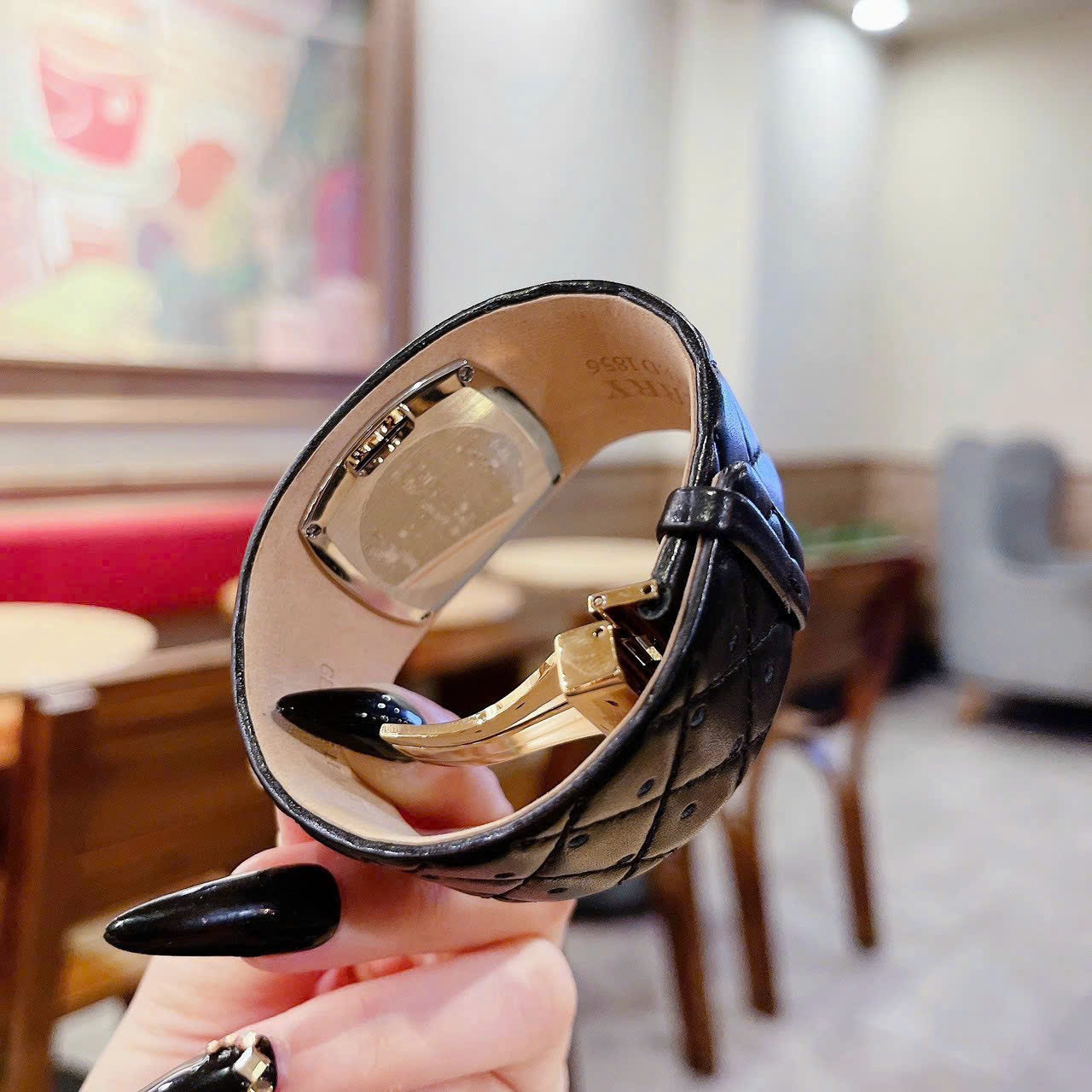 Đồng Hồ Burberry Mặt Vuông |Nữ Giới |Vàng Gold |Dây Da Đen |Máy Pin (Quartz) |Size 36x36mm |donghogiatot.vn