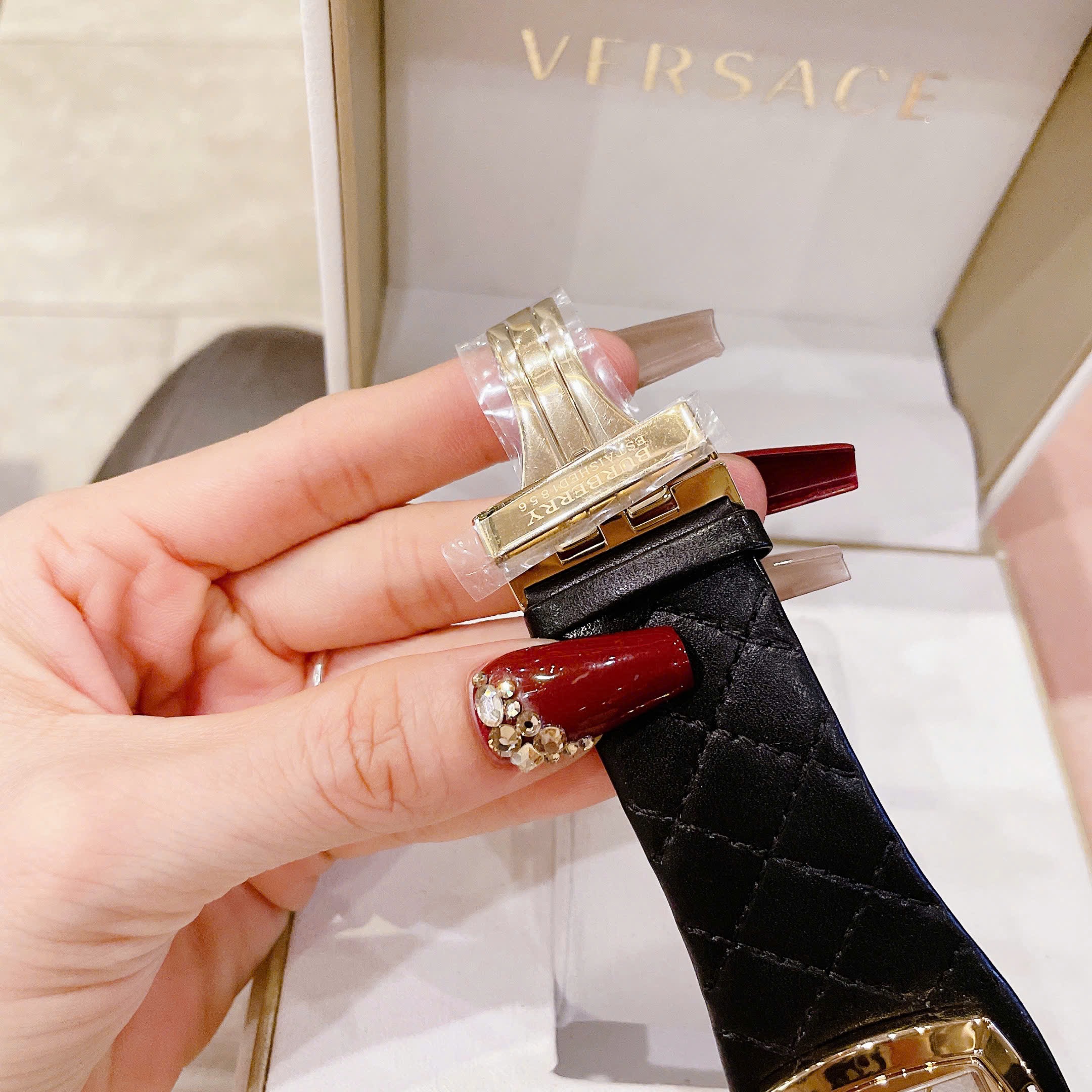 Đồng Hồ Burberry Mặt Vuông |Nữ Giới |Trắng |Dây Da Đen |Máy Pin (Quartz) |Size 36x36mm |donghogiatot.vn