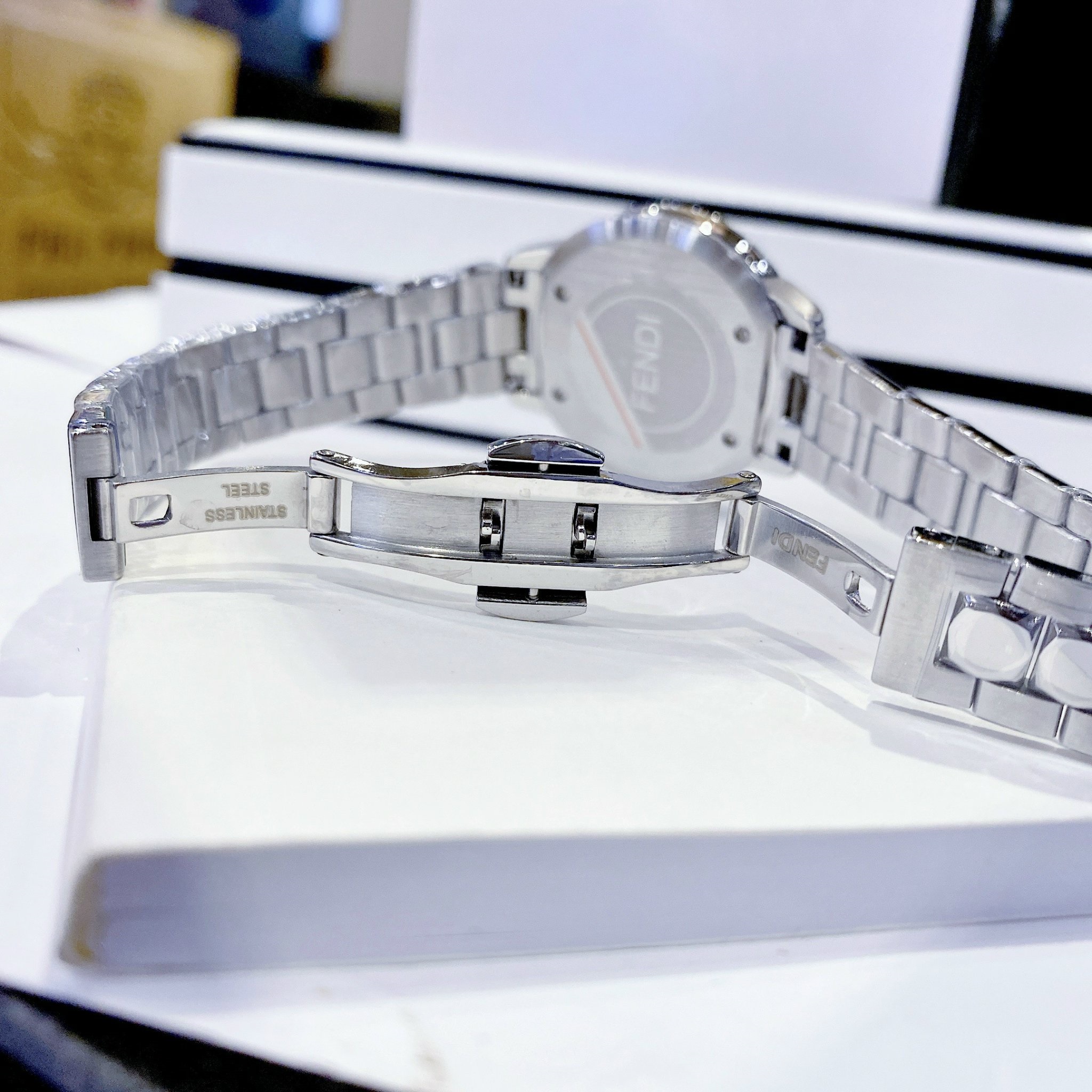 Đồng Hồ Fendi IShine |Nữ Giới |Dây Đeo Kim Loại |Mặt Trắng Silver |Máy Pin (Quartz) |Donghogiatot.vn