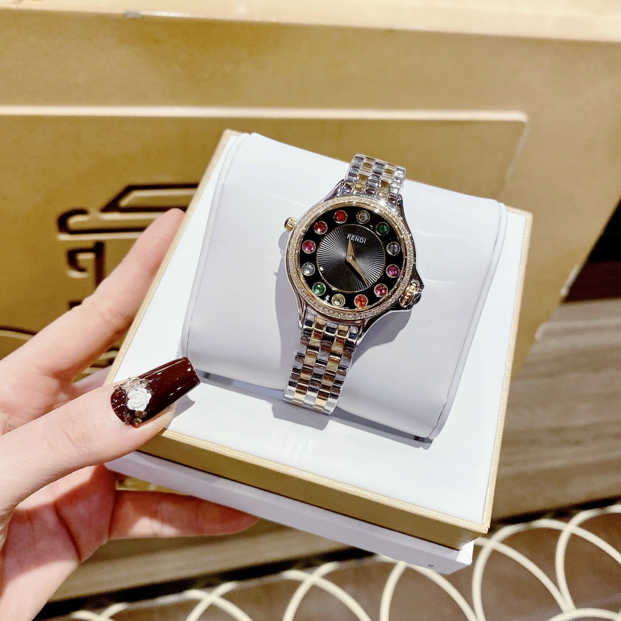 Đồng Hồ Fendi Crazy Carats |Nữ Giới |Mặt Đen |Dây Kim Loại Demi Vàng |Máy Pin (Quartz) |Size 33mm |donghogiatot.vn